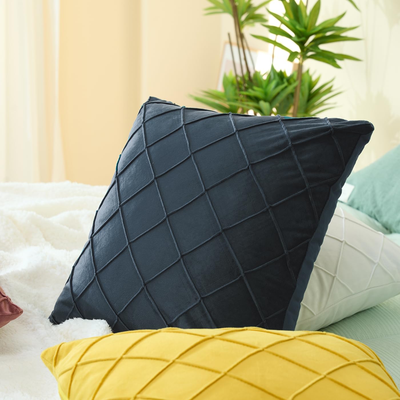 Sioloc Juego de 2 fundas de almohada decorativas de terciopelo, fundas de cojín cuadradas y suaves para el hogar, sofá o cama, 18 x 18 pulgadas,