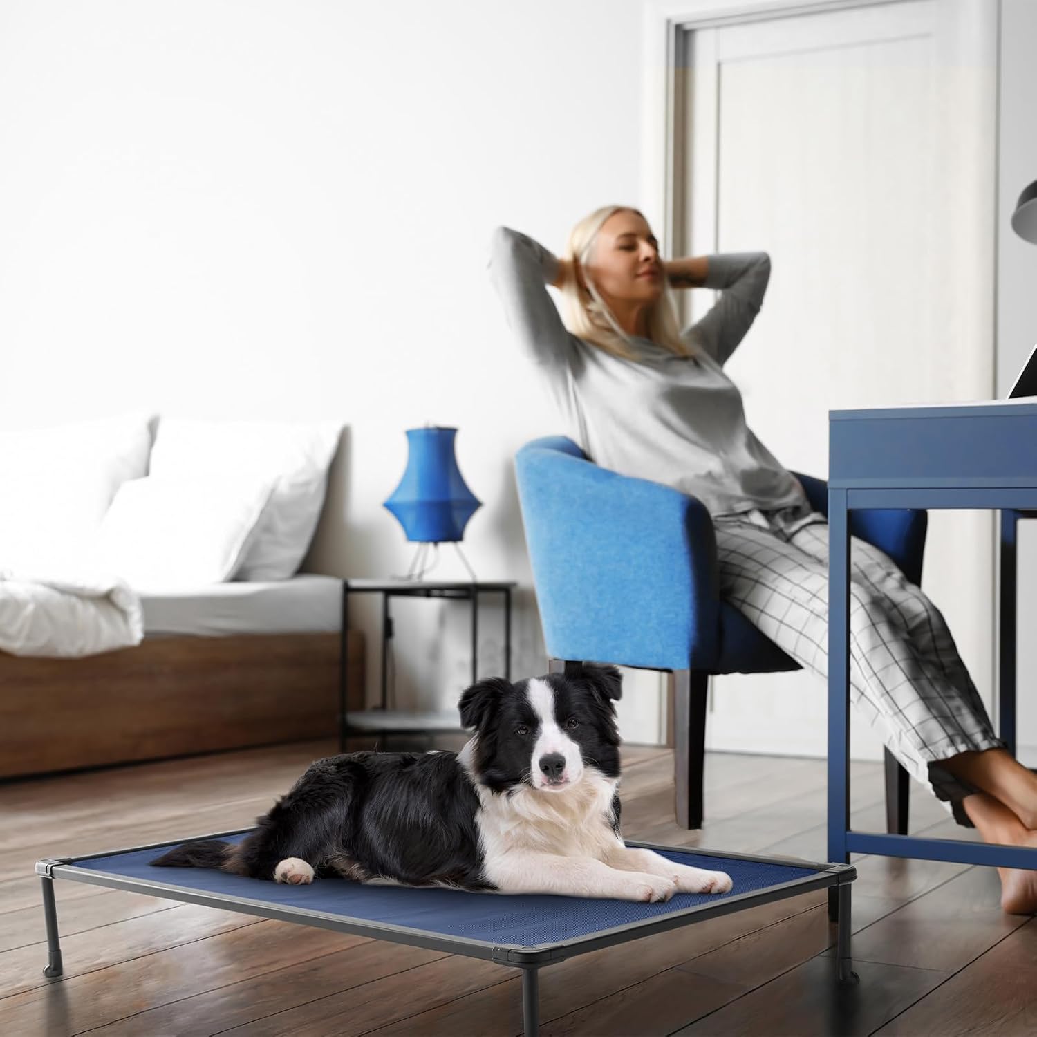Veehoo Cama elevada refrescante para perros para exteriores, cama elevada a prueba de mordeduras para perros medianos, plataforma lavable para