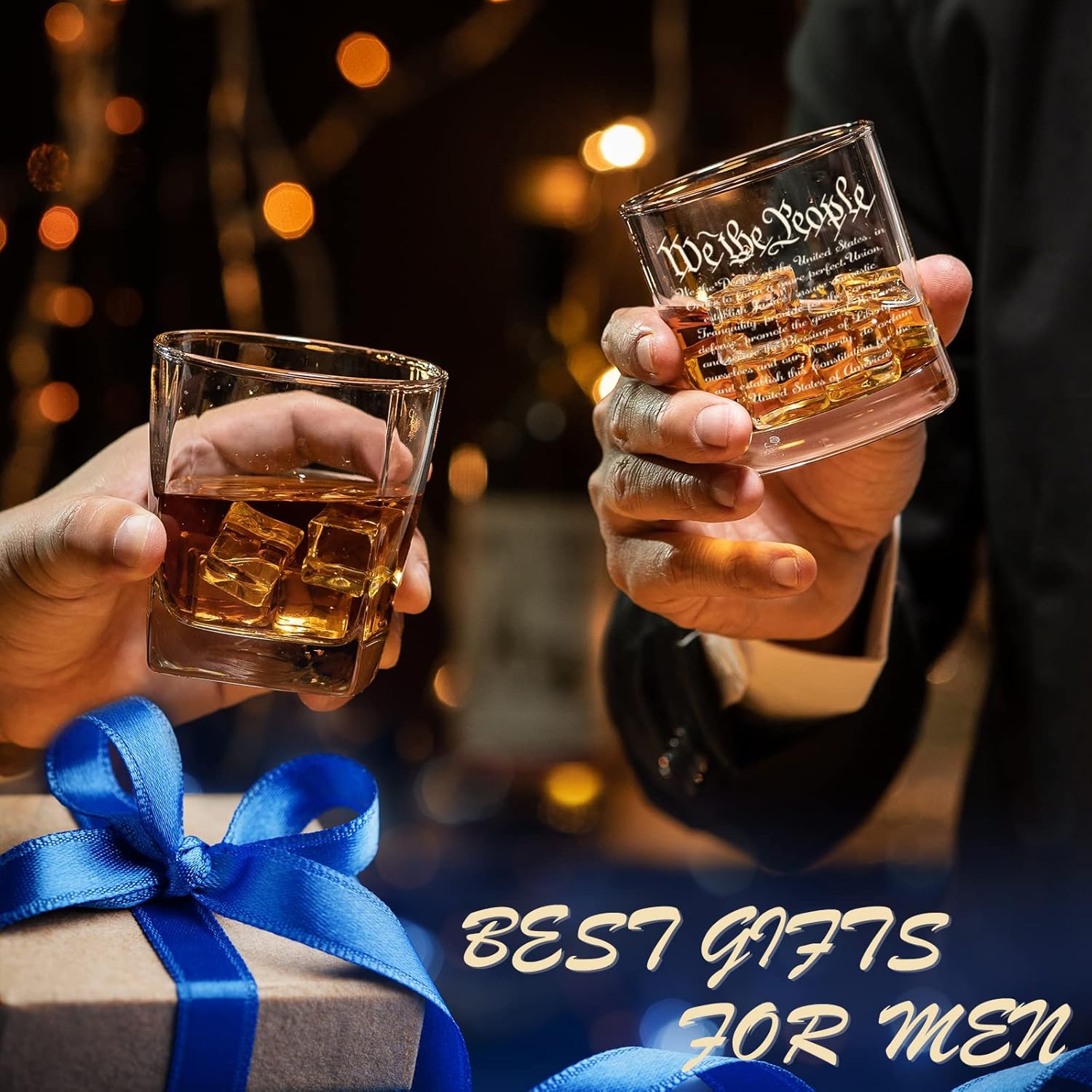 PONPUR Decantador de whisky grabado con la bandera estadounidense We The People, juego de decantador de whisky de 21.5 onzas líquidas con 2 vasos,