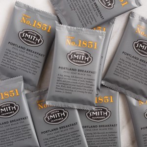 Smith Teamaker Portland Breakfast No. 1851 Mezcla de té negro de hoja completa con cafeína (100 bolsitas) Smith Teamaker Portland Breakfast No. 1851 Mezcla de té negro de hoja completa con cafeína (100 bolsitas)