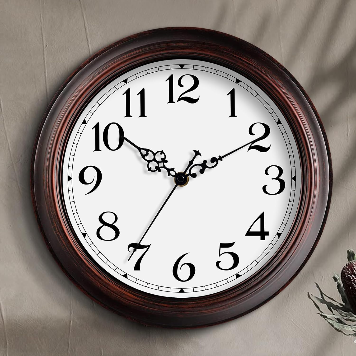 HYLANDA Reloj de pared de 12 pulgadas, funciona con pilas, reloj de bronce para cocina, silencioso, sin tictac, color marrón, para sala de estar,