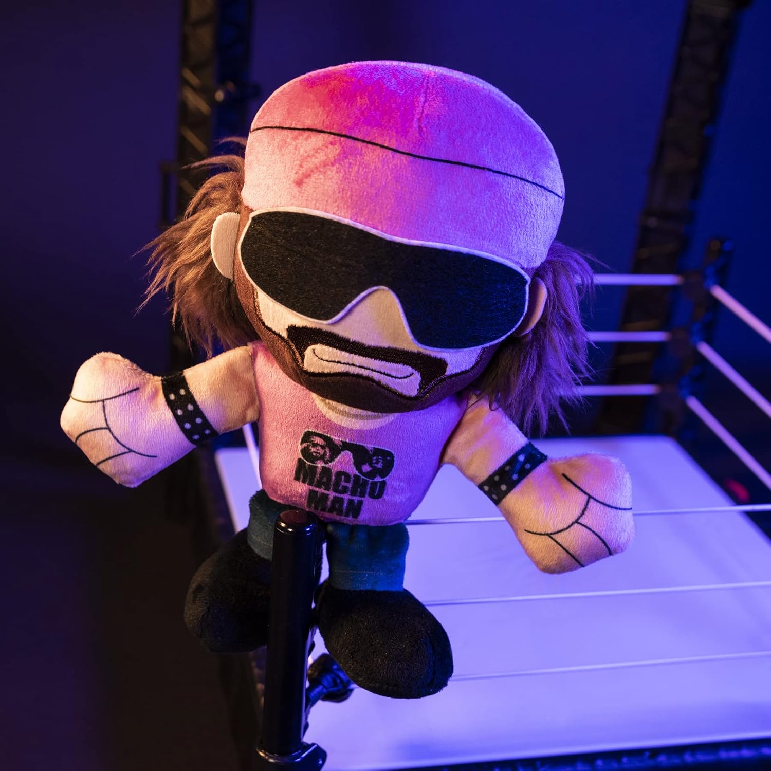 Bleacher Creatures WWE Macho Man Randy Savage – Peluche de 8 pulgadas Kuricha sentado – Juguete suave inspirado en Chibi