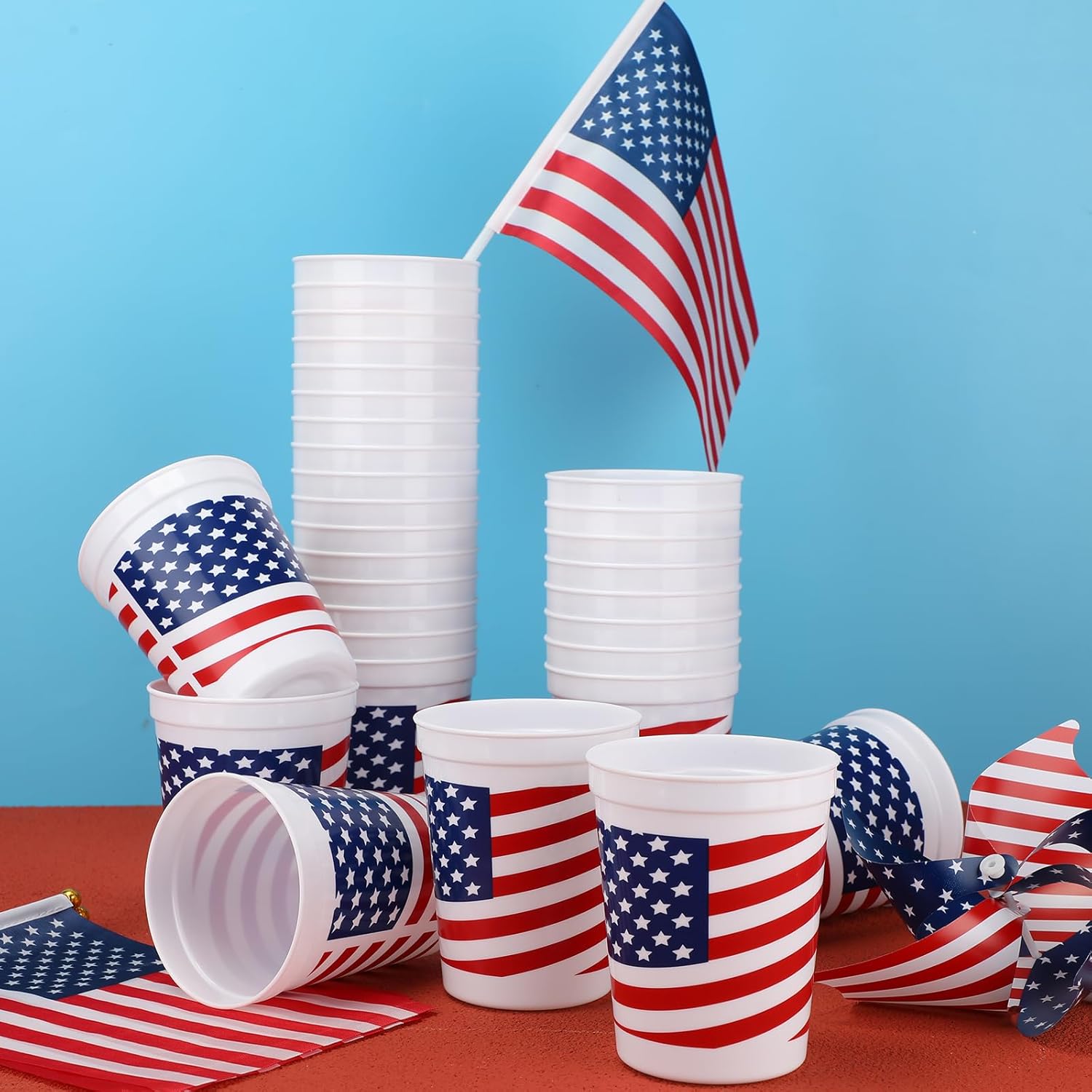 64 vasos patrióticos de plástico con la bandera estadounidense, vasos para fiestas en estadios del 4 de julio, vasos blancos, rojos y azules, vaso