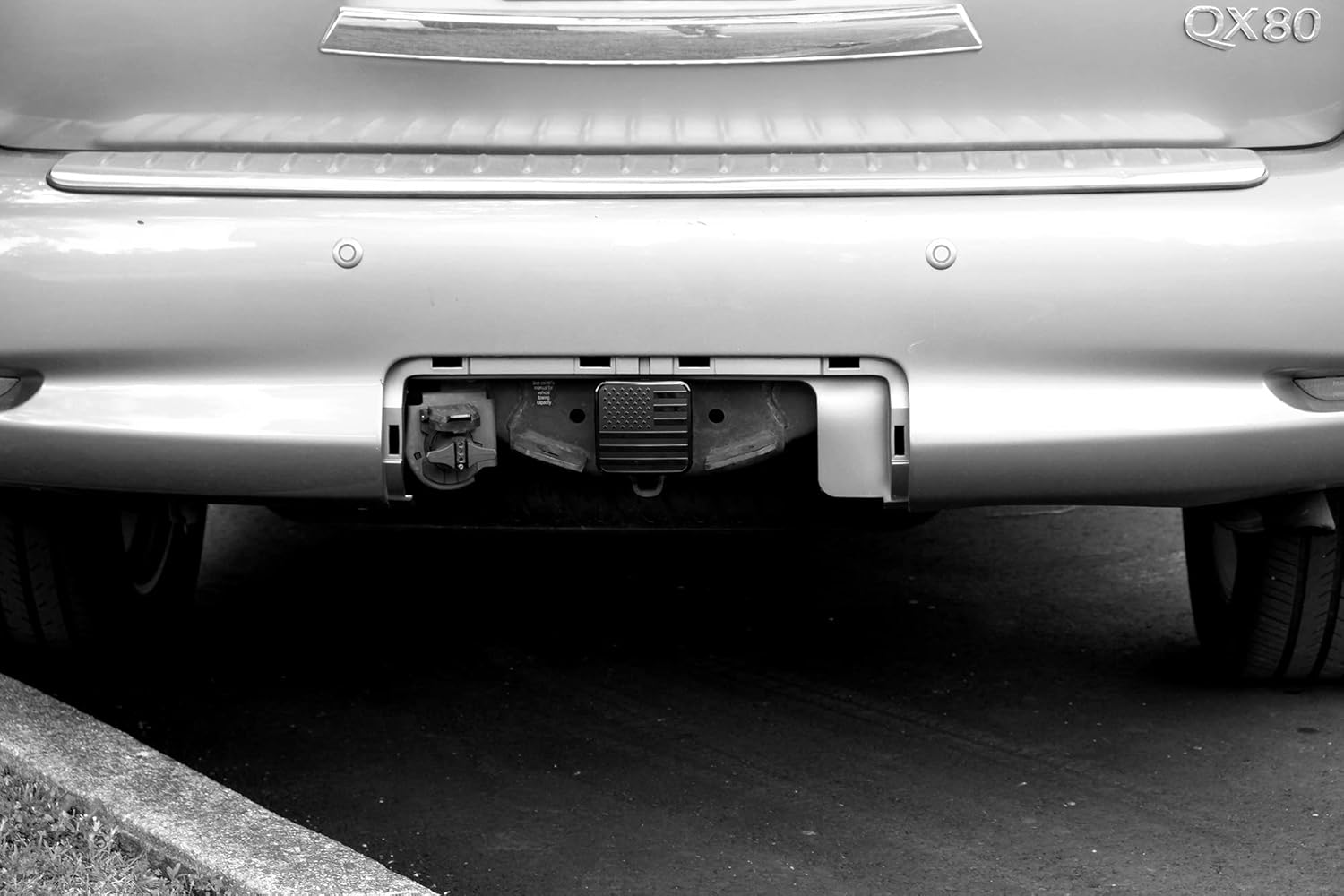 eVerHitch Tapón de enganche de remolque de 2 pulgadas con bandera negra americana de metal, apto para cualquier receptor de enganche de 2 pulgadas