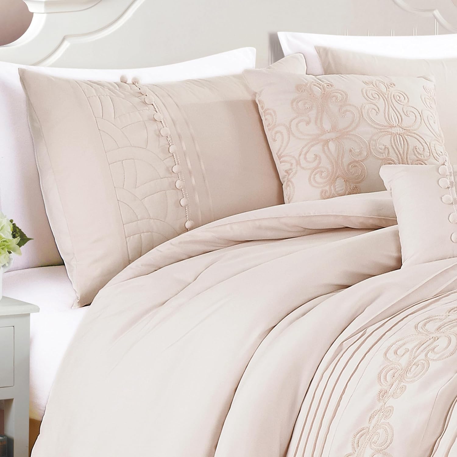 Chezmoi Collection Grace – Juego de edredón de 7 piezas de felpilla bordada con pompones, diseño floral, color rosa rubor, tamaño matrimonial