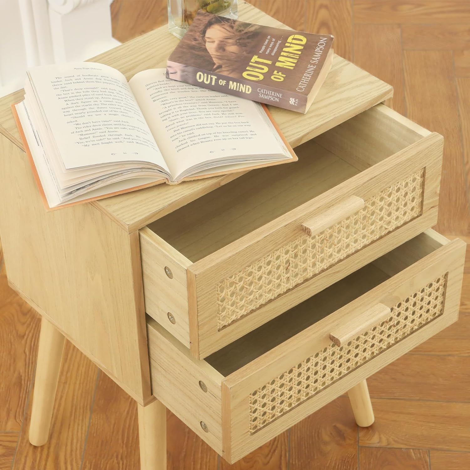 AWASEN Mesita de noche de ratán con cajones, moderna mesita de noche con almacenamiento, mesa auxiliar de madera para dormitorio y espacio pequeño