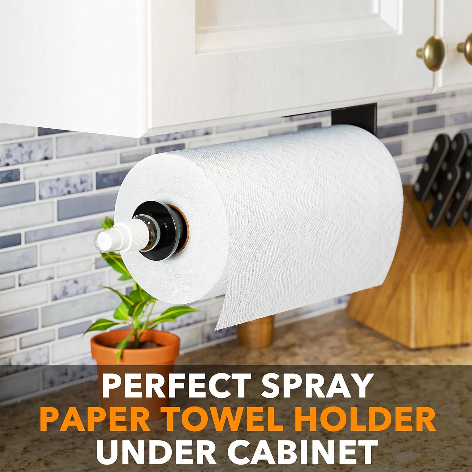SpaceAid SprayNeat – Soporte para toallas de papel con botella de spray, soporte para toallas de papel debajo del gabinete con rociador en el centro