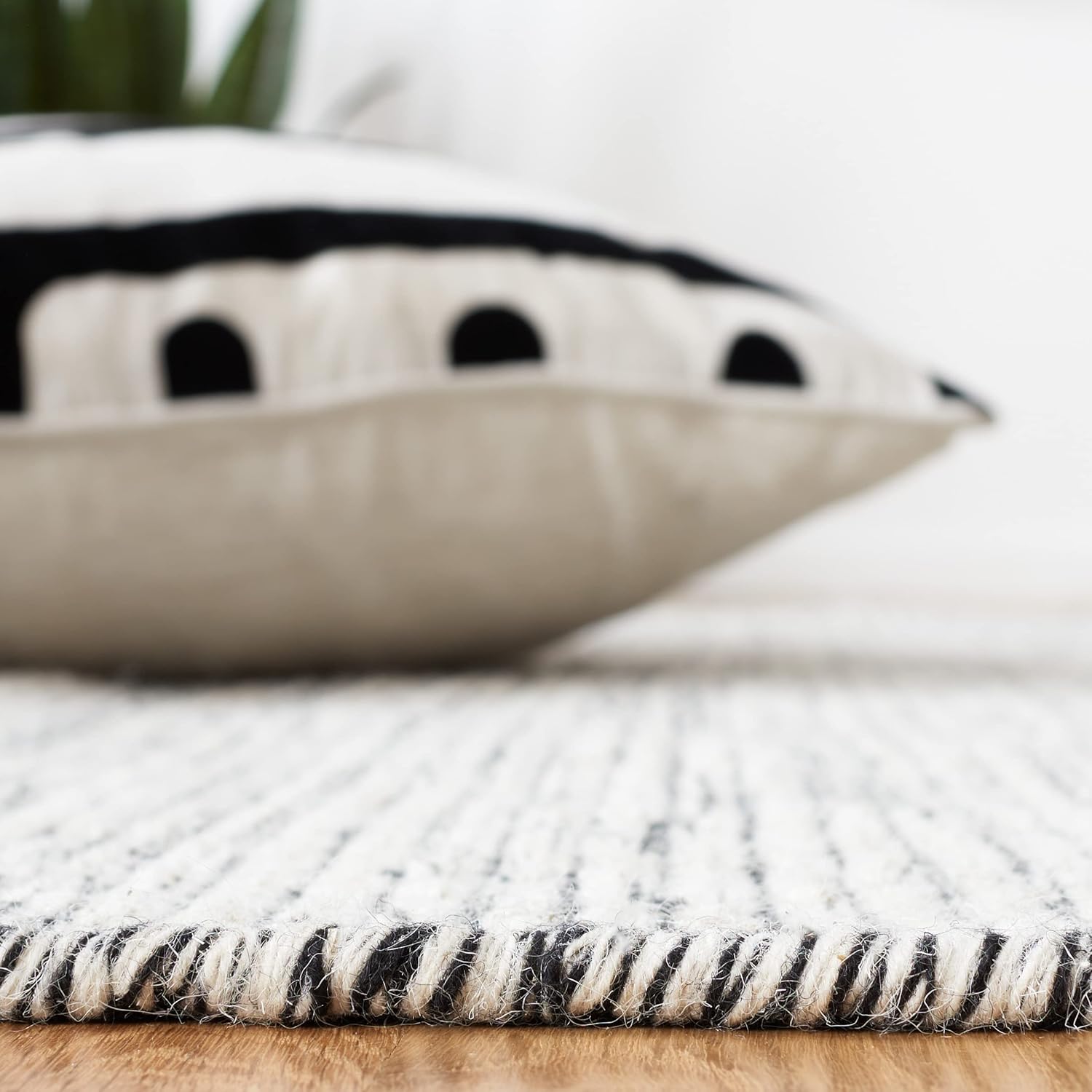 SAFAVIEH Natura Collection – Alfombra de área de 8 x 10 pies, marfil y negro, lana hecha a mano, ideal para zonas de alto tráfico en sala de estar,