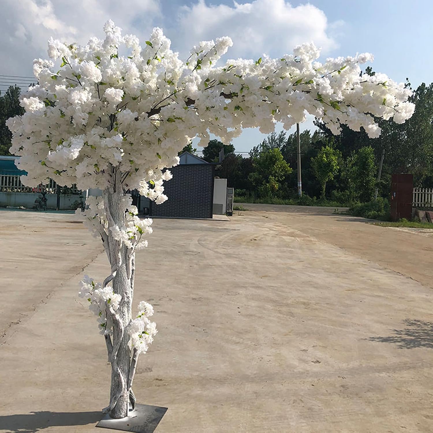 Árbol de cerezo artificial  Impresionantes flores blancas de Sakura  Decoración de hotel para interiores y exteriores  4.9 ft de altura por 4.9 ft