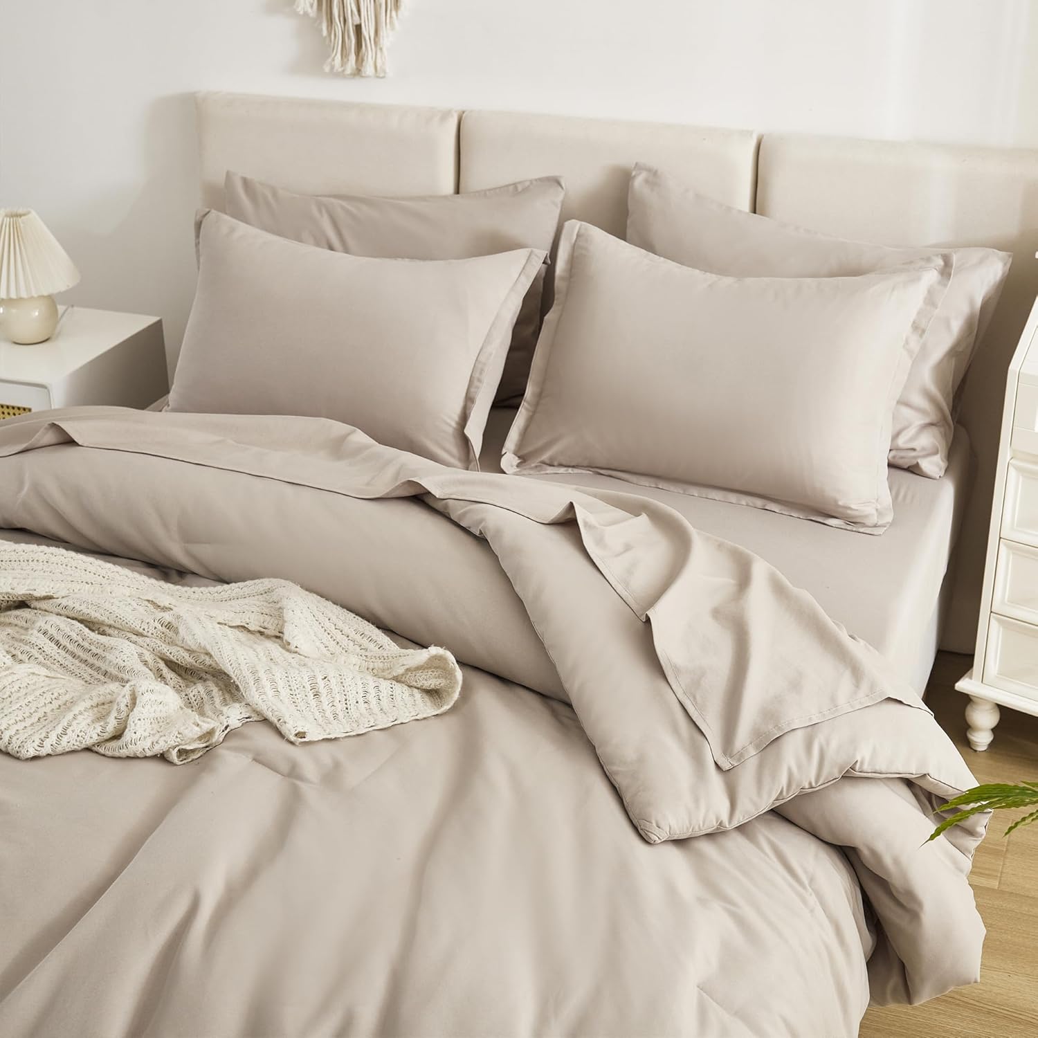 Litanika Juego de edredón tamaño matrimonial, color avena, 7 piezas, ropa de cama en una bolsa, juego de ropa de cama ligero y liso con edredón,