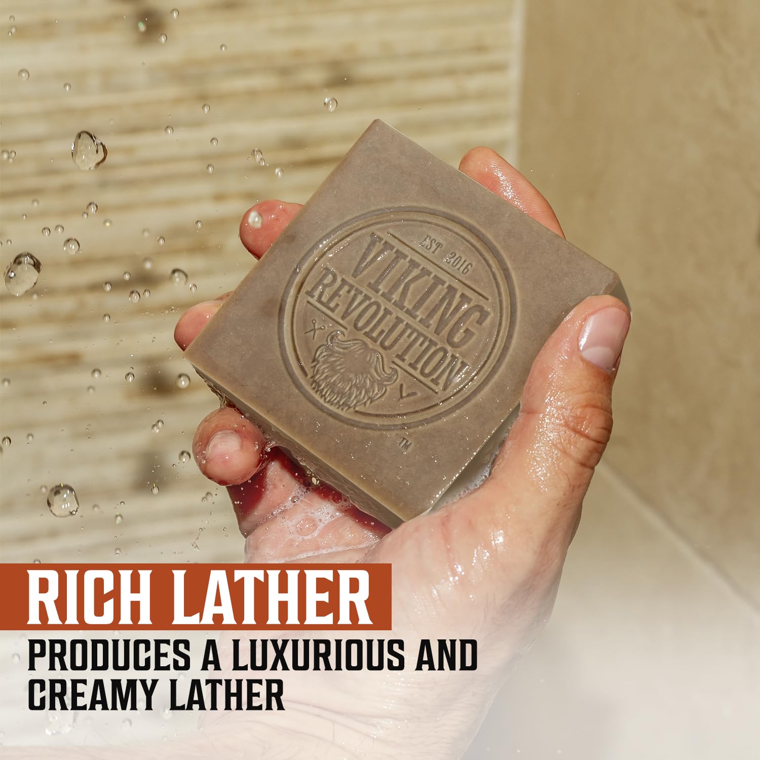 Viking Revolution Jabón natural de madera de cedro y pino para hombres, barra de jabón para hombre con aceites esenciales, jabón en barra prensado