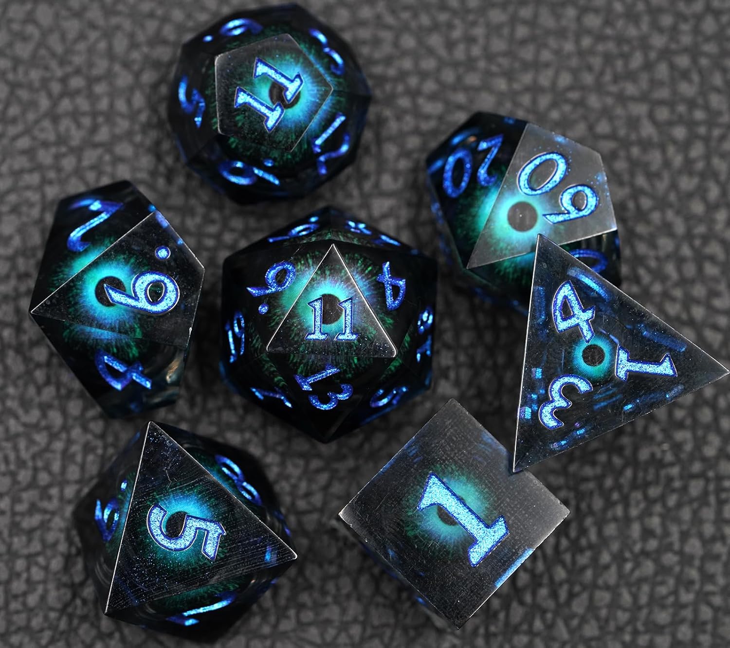 DND – Juego de dados Dungeons and Dragons, 7 piezas con núcleo líquido, dados de resina de borde afilado D&D Dungeons and Dragons con caja de