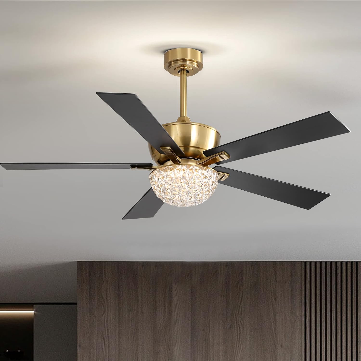 Breezary Ventilador de techo de 52 pulgadas con control remoto de luces, moderno ventilador de techo dorado y negro con cristal, motor de CA