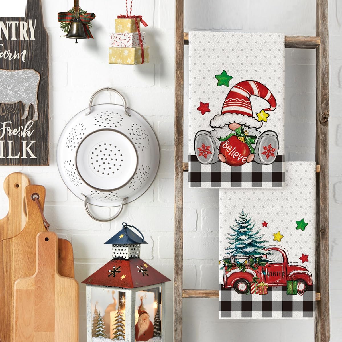 Artoid Mode Juego de 2 toallas de cocina con diseño de árbol de Navidad con diseño de gnomo de búfalo, 18 x 26 pulgadas, decoración diaria de