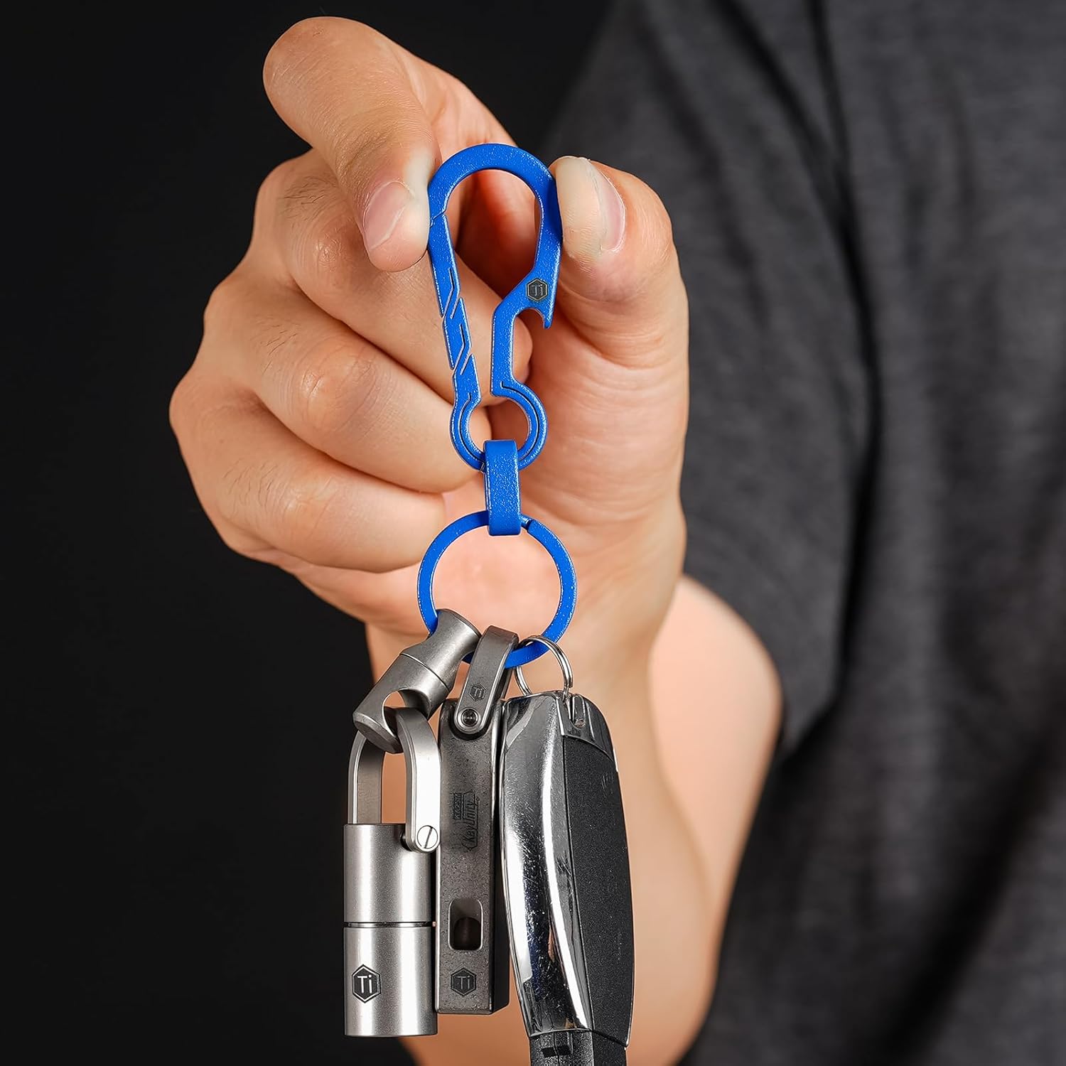 KeyUnity KM01 Titanio EDC Llavero Clip con abrebotellas, Mosquetón de liberación rápida Llavero Soporte para Hombres
