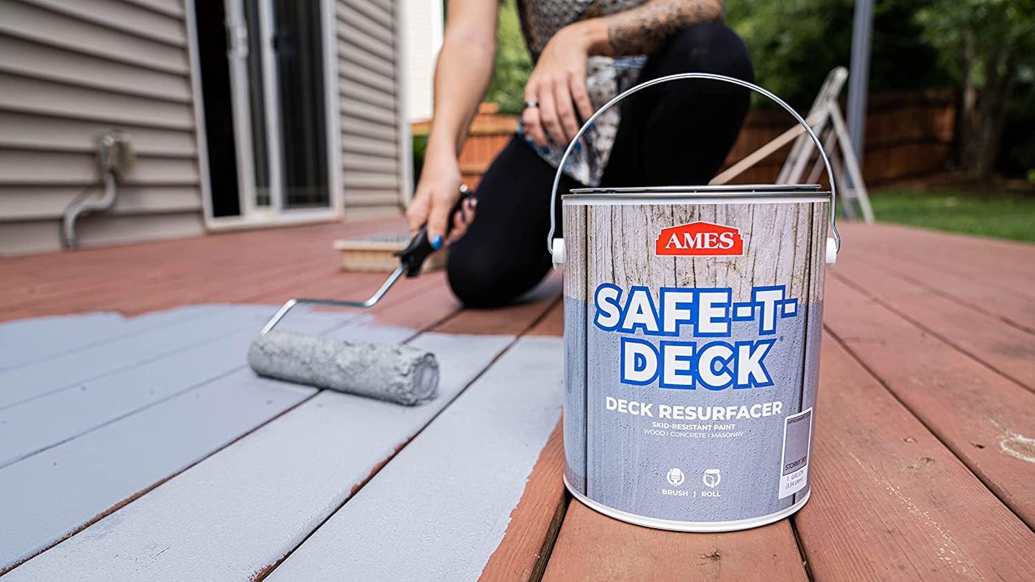 Ames Safe-T-Deck – Pintura exterior de fórmula granulada, pintura blanca de 1 galón, ideal para porches, patios, terrazas, pasarelas y más,