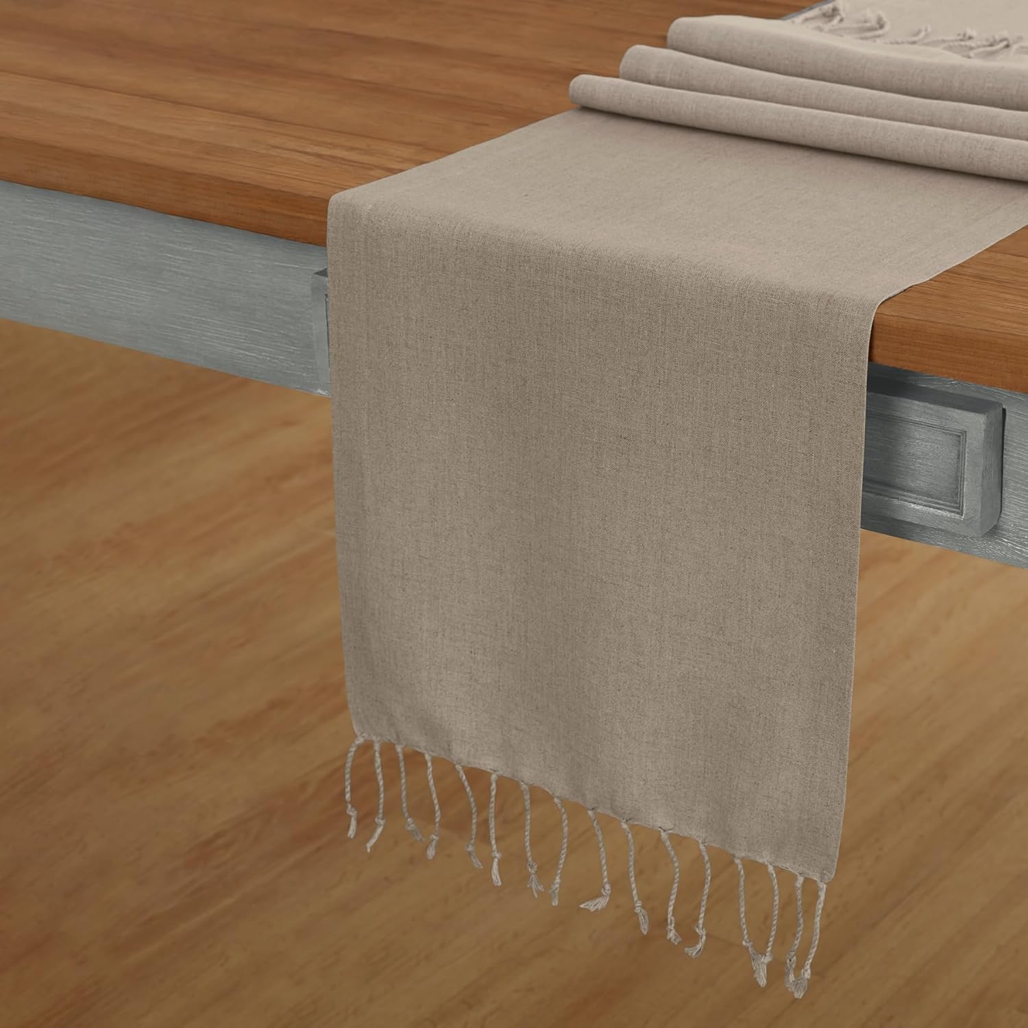 Solino Home Camino de mesa con borlas de lino  Natural 18 x 120 pulgadas  Camino de mesa de lino 100% puro trenzado con flecos para Acción de