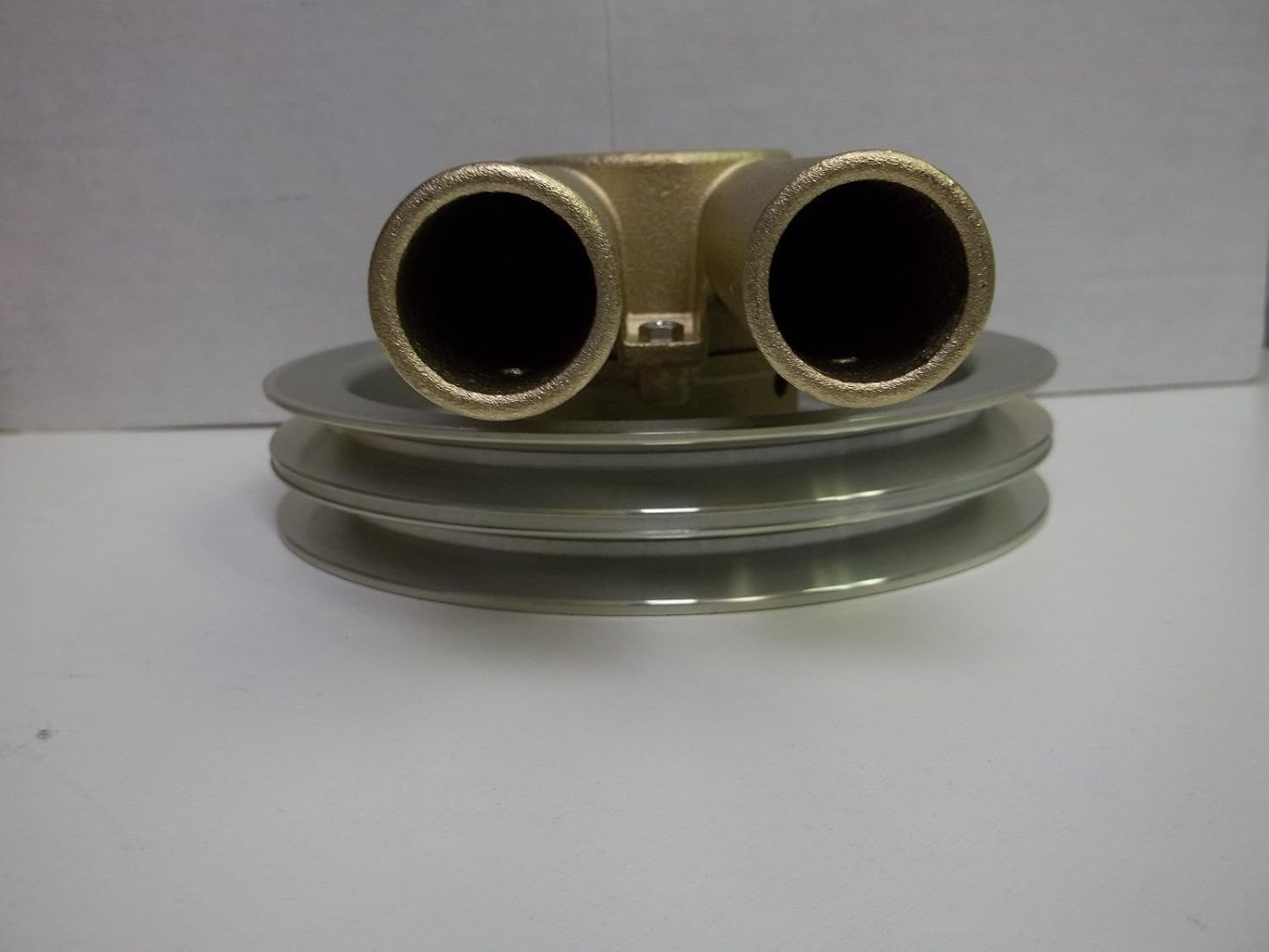 Crudo, mar, impulsor bomba de agua doble V correa polea reemplaza Volvo Penta 21214596, 3858229