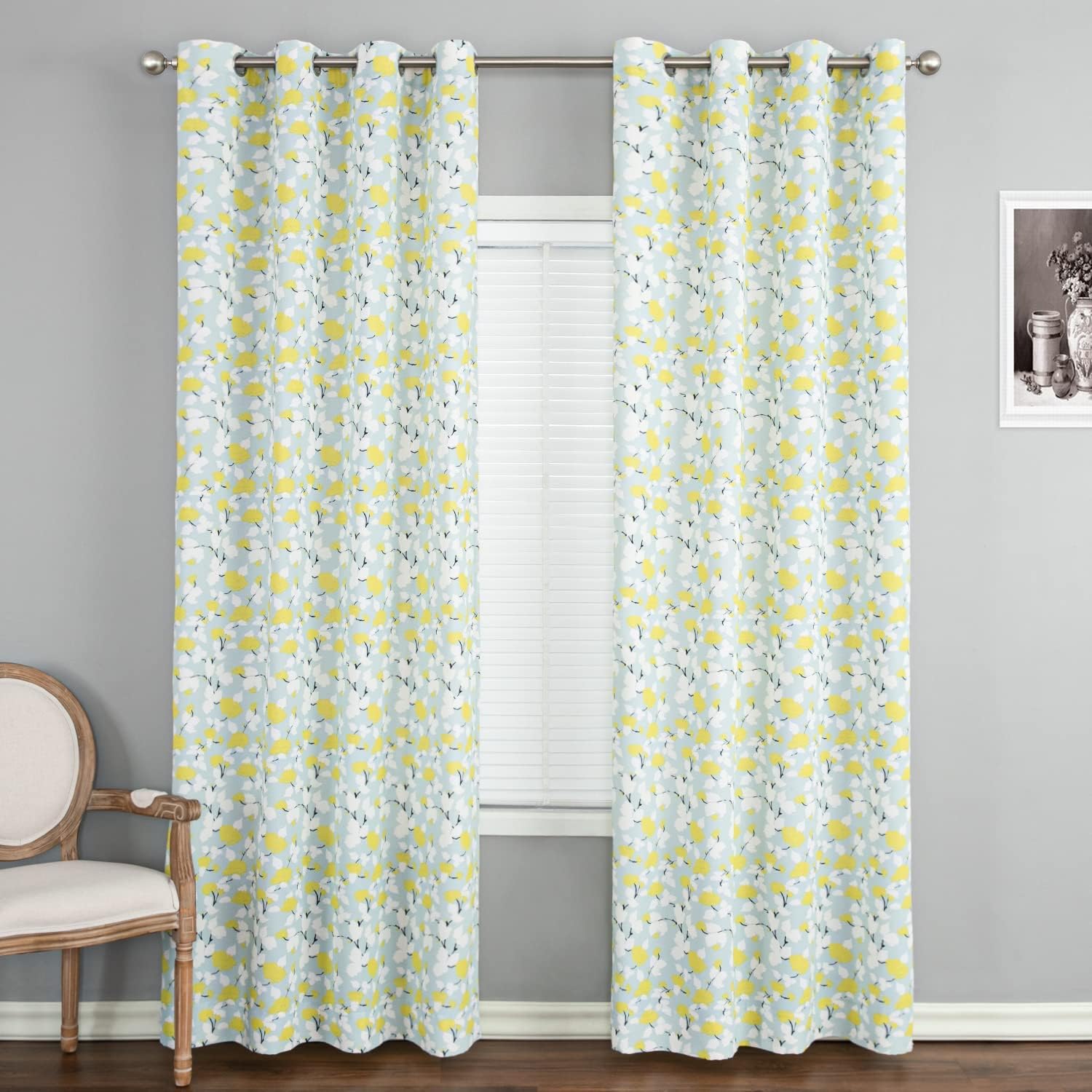 VOGOL Cortinas estampadas para ventana, cortinas con ojales para dormitorio y sala de estar, juego de 2 paneles, 52 x 96 pulgadas, flores blancas y