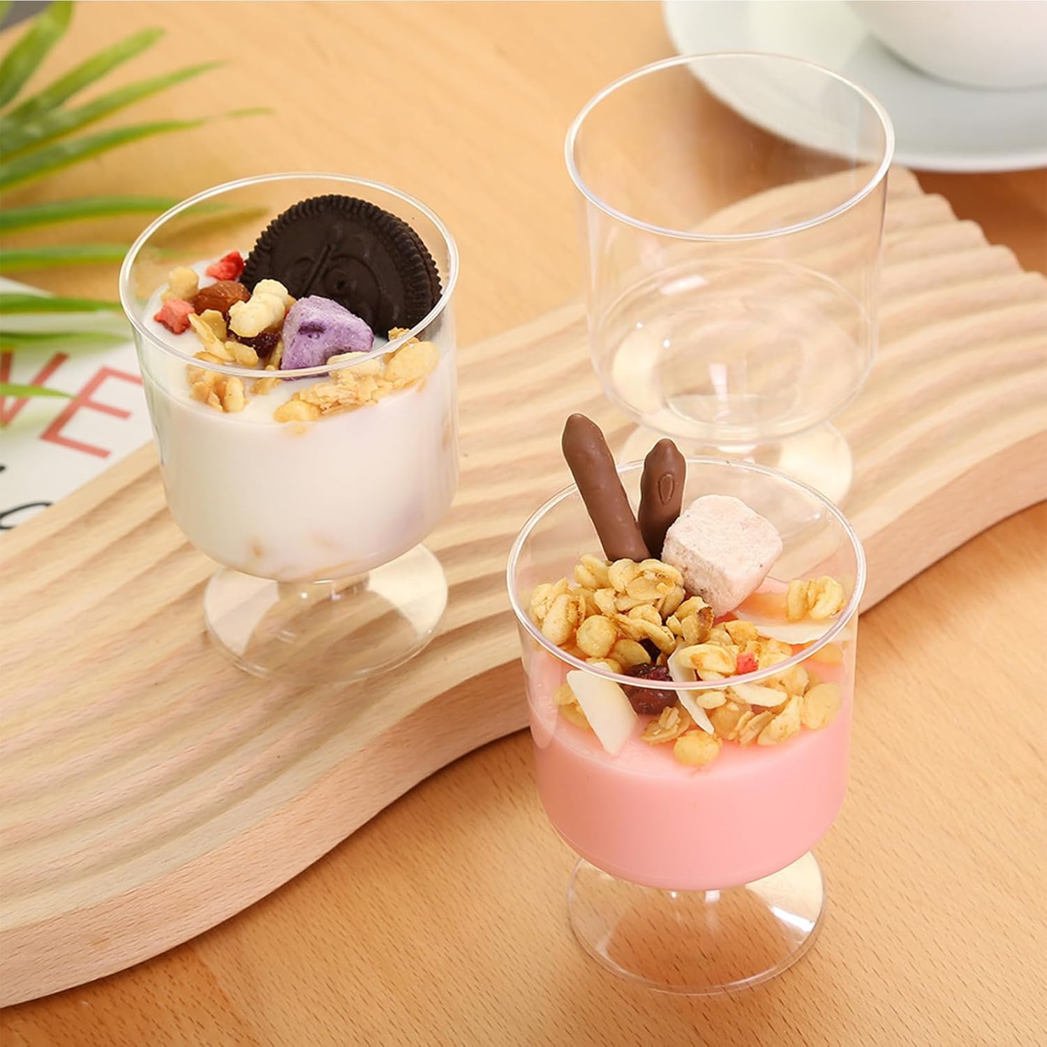 Paquete de 100 tazas de postre de plástico transparente con cucharas, tazas de mousse de 2 onzas, tazas de parfait transparentes, tazas de postre