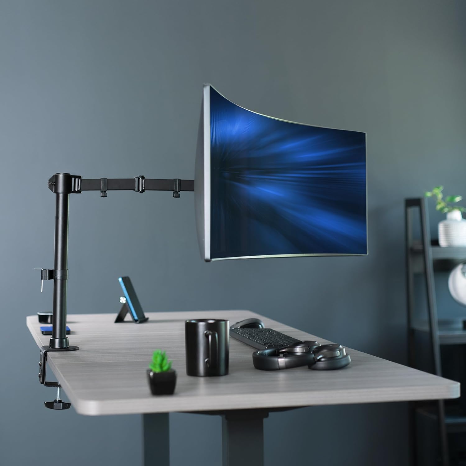 VIVO Soporte de escritorio con brazo para monitor grande, soporta pantallas de hasta 45 pulgadas, soporte totalmente ajustable con abrazadera en C y