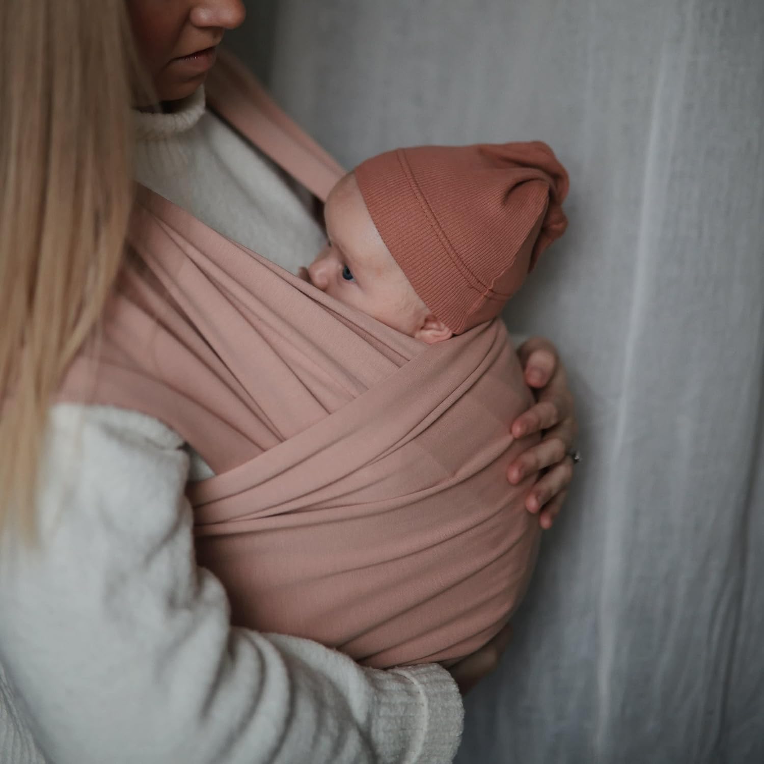 mushie Portabebés  100% algodón orgánico  Arnés infantil para recién nacidos y bebés de 8 a 35 libras (rubor)