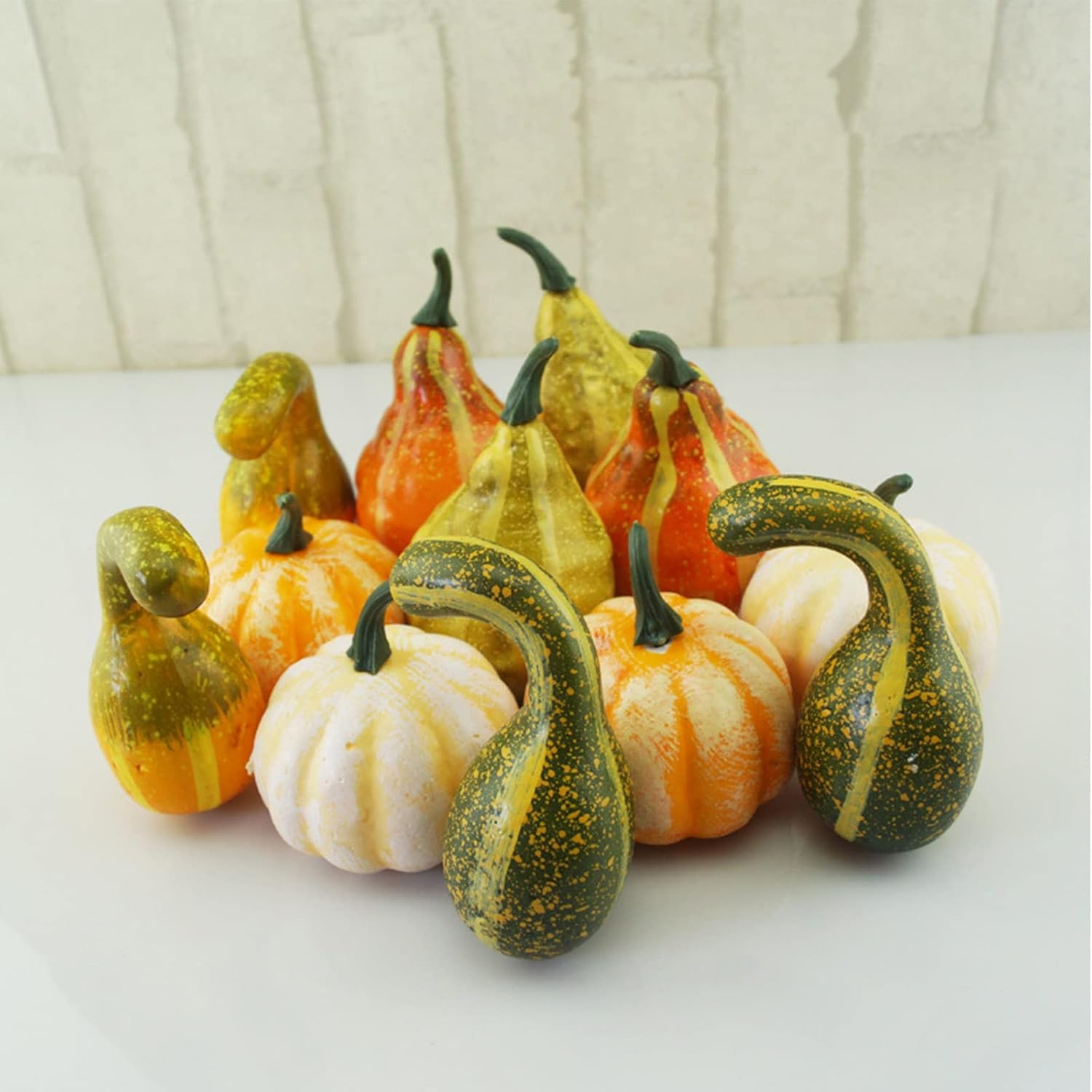 belupai Mini calabazas de espuma surtidas, calabazas falsas de simulación, pequeñas calabazas de plástico a granel para decoración de otoño,