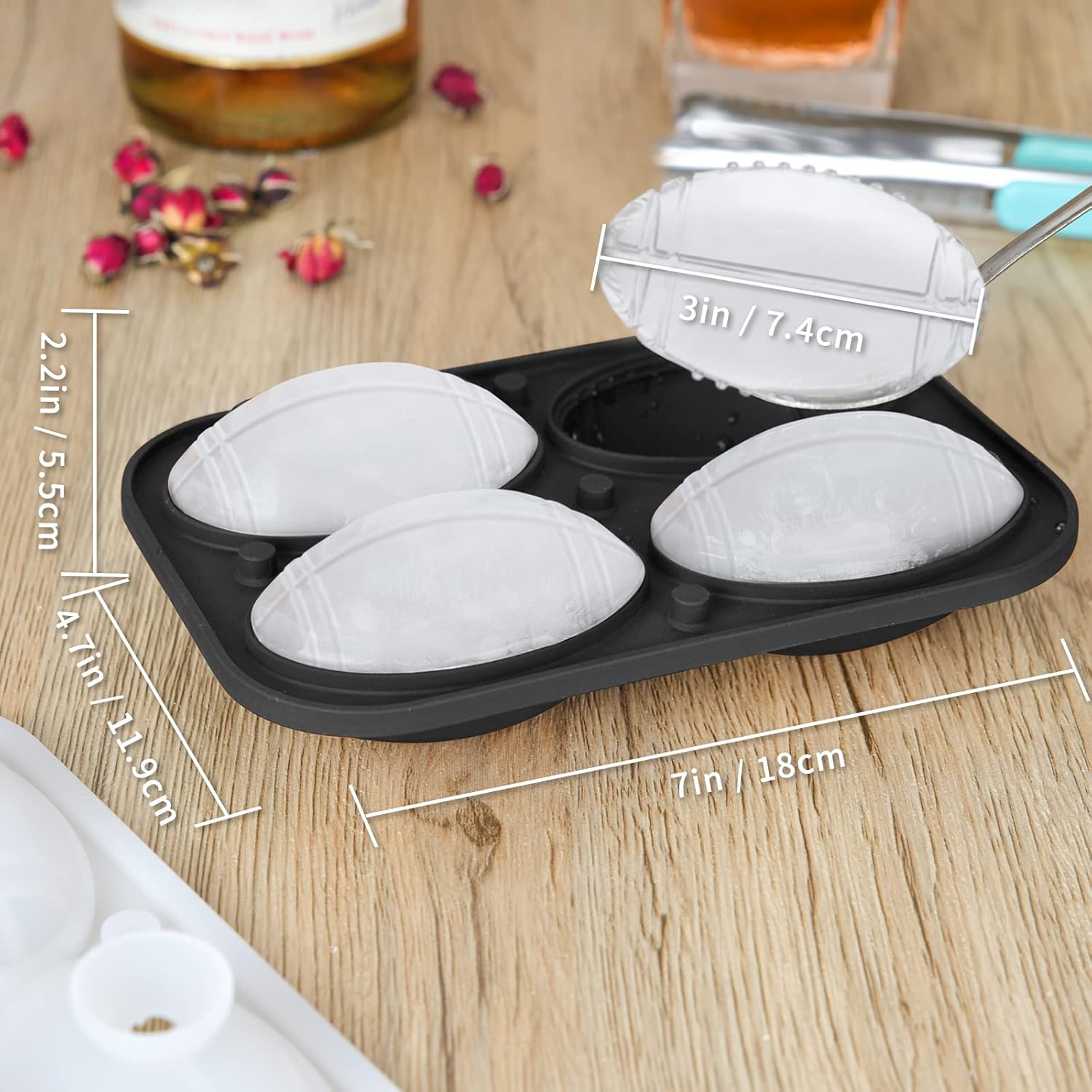 Koilox Moldes de bolas de rugby 3D, bandejas de cubitos de hielo de silicona negra, 4 moldes grandes de bolas de hielo con tapa, de fácil
