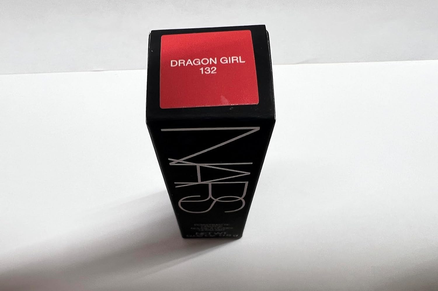 NARS Powermatte Lápiz labial en 132 Dragon Girl 0.03 oz 0.02oz Viaje Mini Tamaño NIB