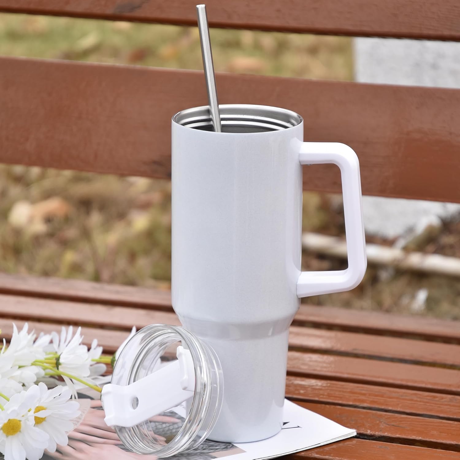 AGH Paquete de 4 vasos de 40 onzas de sublimación blanco brillante con popote y tapa de acero inoxidable, vasos aislados al vacío de doble pared