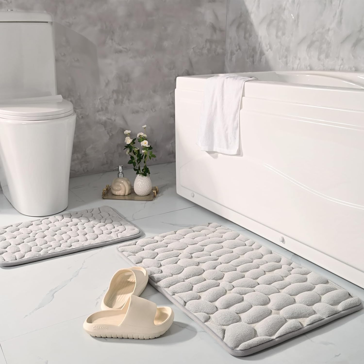 Juego de 2 tapetes de baño de espuma viscoelástica de adoquines suaves y absorbentes, tapetes rectangulares para el inodoro y la ducha (gris claro)