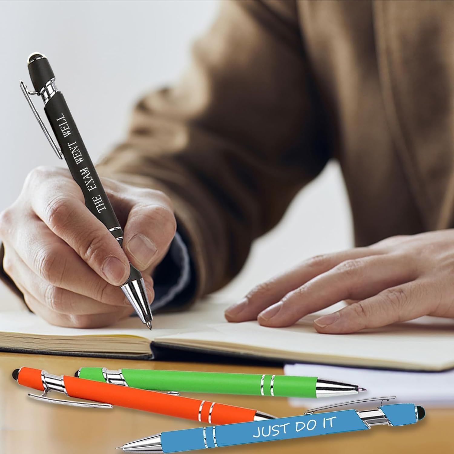 YESTIME Bolígrafo personalizado con nombre, grabado personalizado con nombre, bolígrafos retráctiles de escritura con carcasa multicolor para