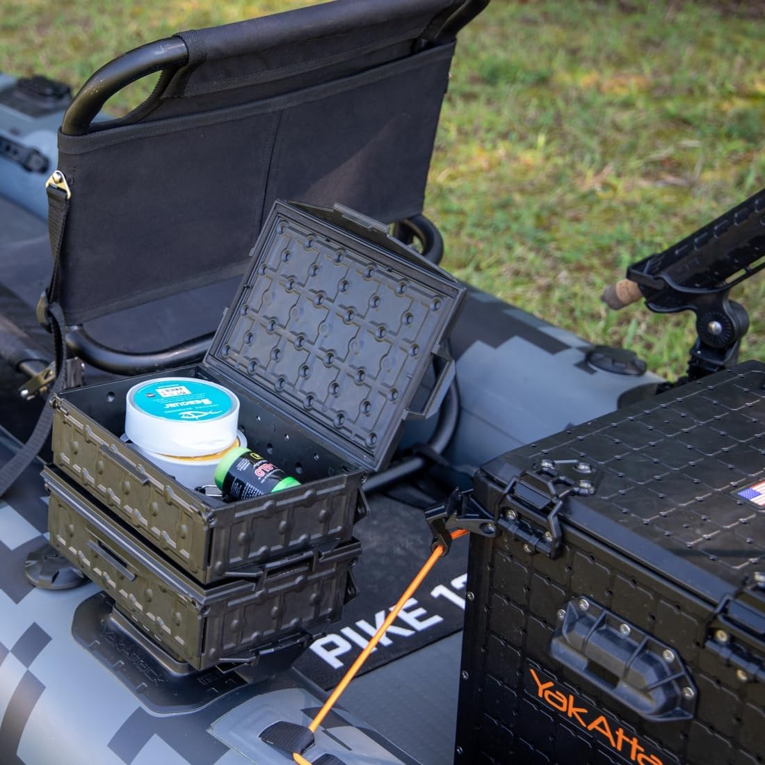 YakAttack Sistema de caja de almacenamiento de equipo de pesca apilable TracPak  Accesorios de pesca en kayak