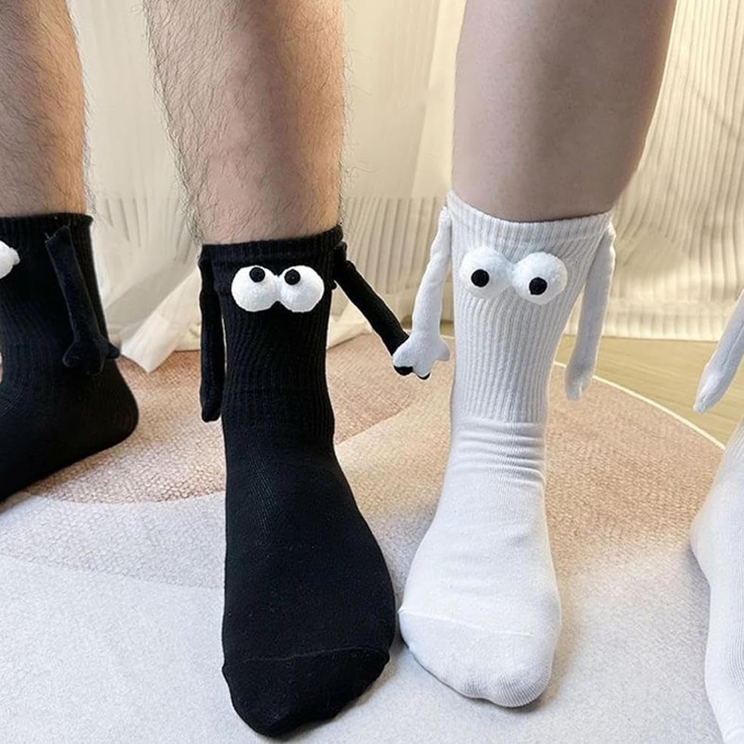 Tiantianka Calcetines para parejas tomados de la mano, calcetines de tubo medio con succión magnética 3D, unisex, divertidos para parejas,