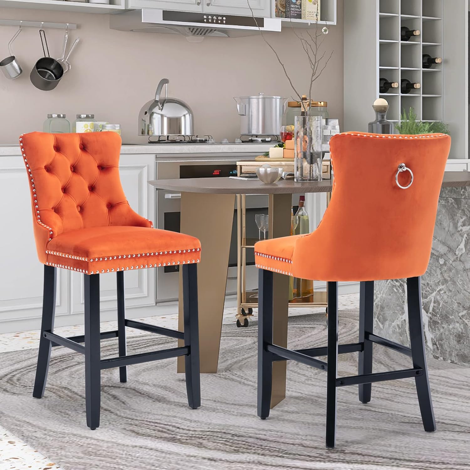 SoarFlash Juego de 2 taburetes de bar tapizados de terciopelo modernos con patas de madera, botones acolchados, cabeza de clavo cromada, asiento de