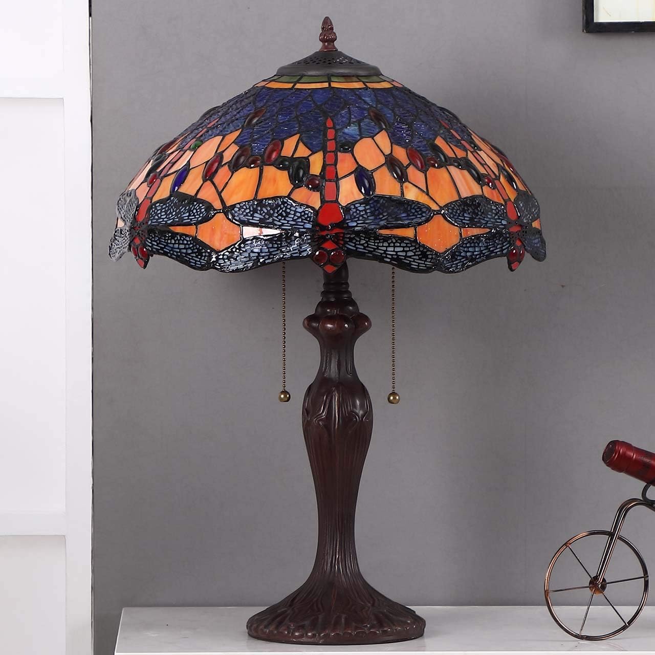 Bieye L10690 Dragonfly Tiffany Style – Lámpara de mesa con pantalla de diseño complejo de 16 pulgadas de ancho y base de metal, azul naranja, 16
