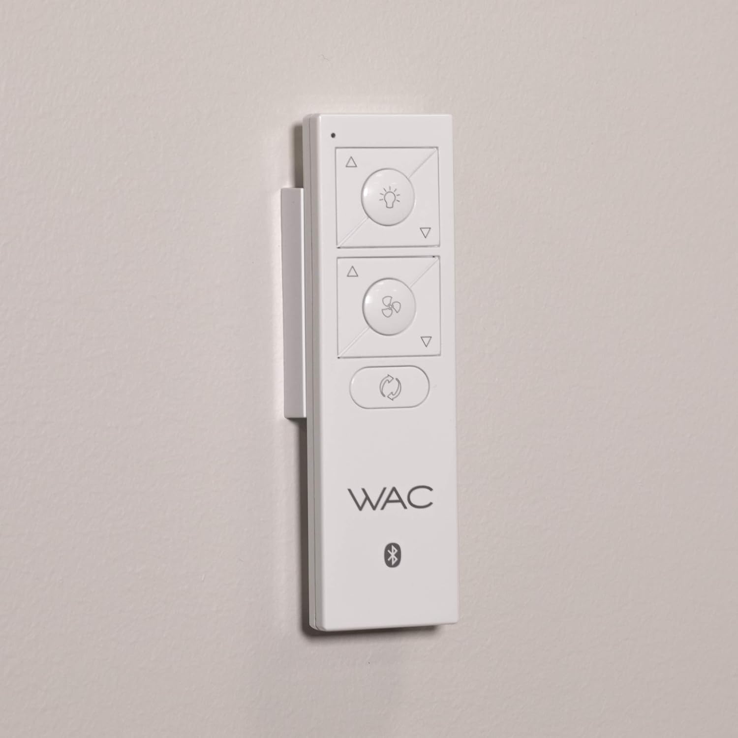 WAC Smart Fans Geos Ventilador de techo de 3 aspas para interiores y exteriores, 60 pulgadas, blanco mate con kit de luz LED de 3000K y control