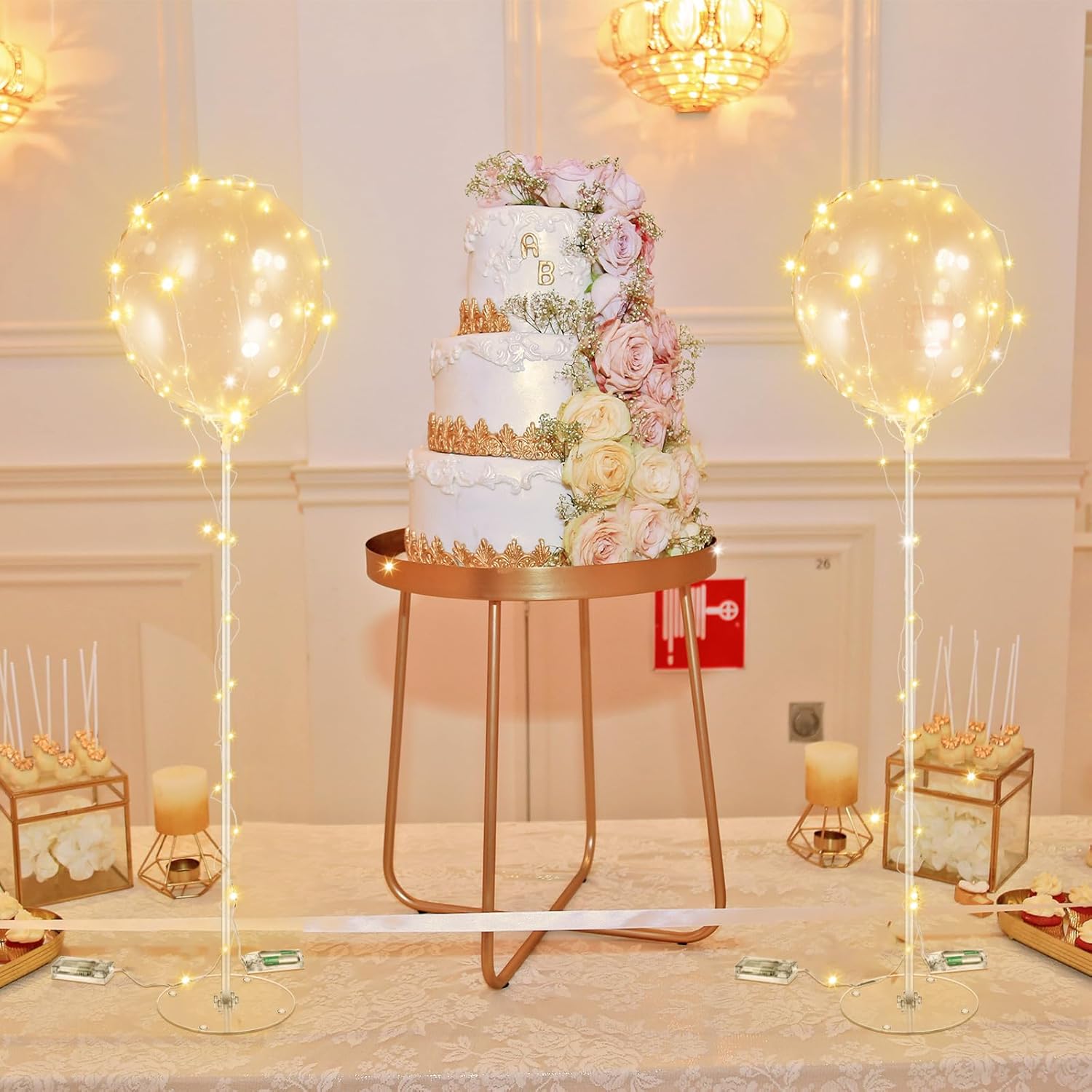 Juego de 30 juegos de soporte para globos y centros de mesa de luces LED que incluyen 30 tiras de luces y 30 palos de globo con base para globos