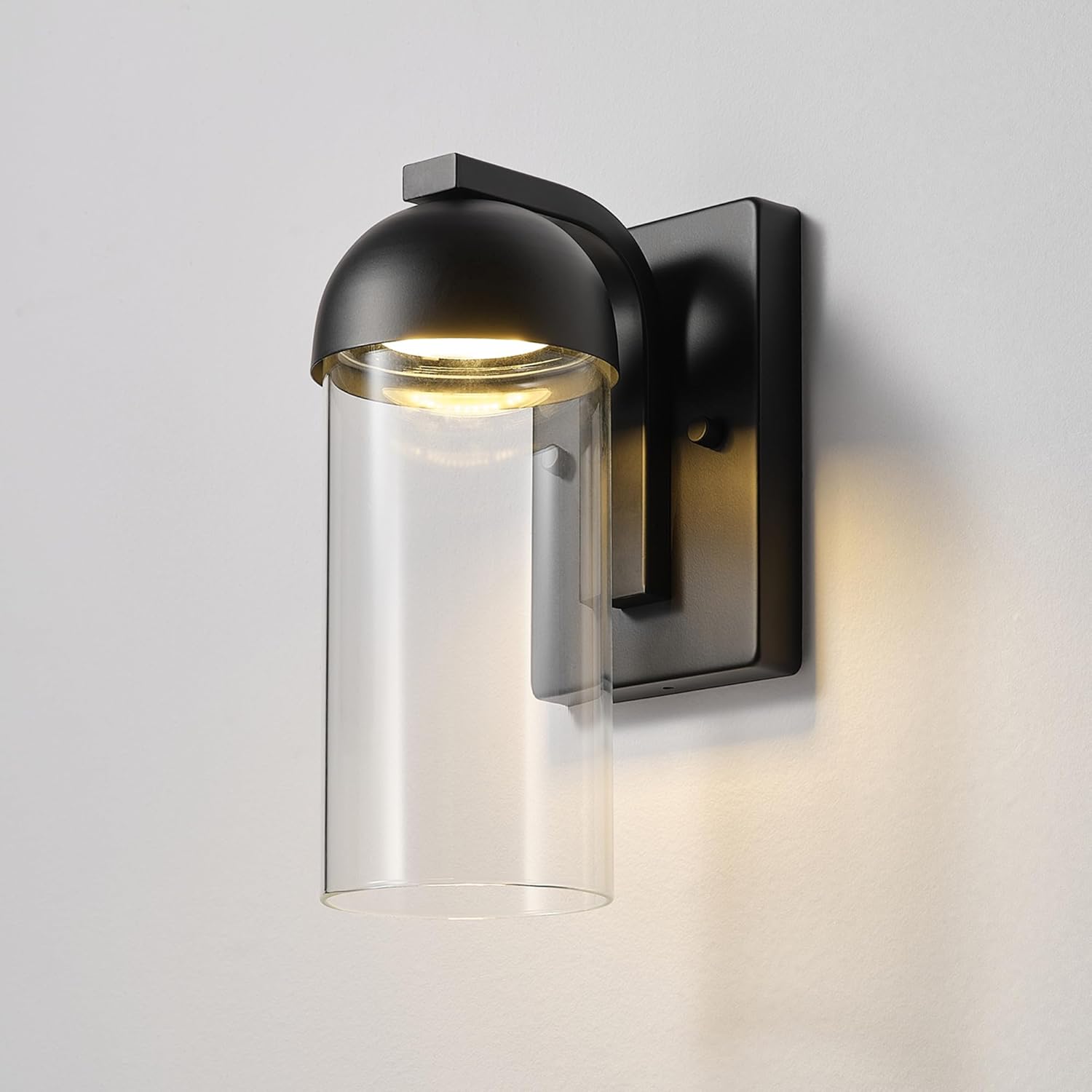 Globe Electric 60000023 Aplique de pared LED integrado de 12 W, negro mate, pantalla de vidrio transparente, iluminación exterior moderna,
