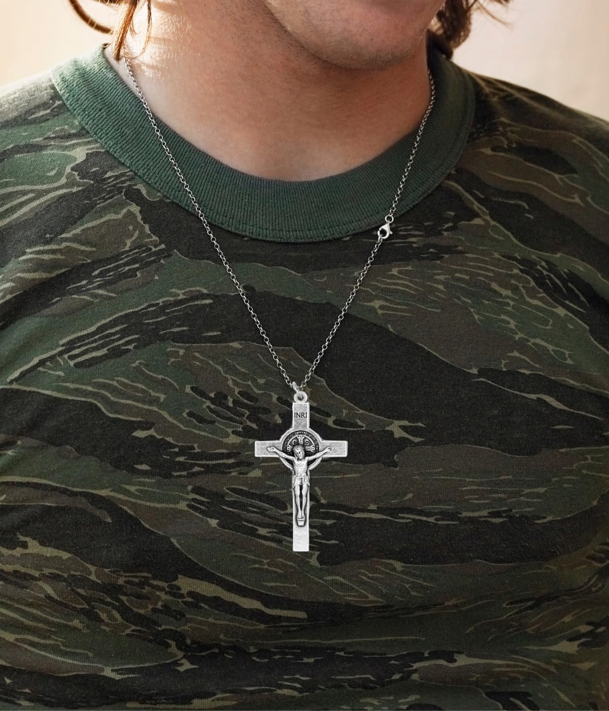 Caritas et Fides Paquete de 5 crucifijos de San Benito (2.125 pulgadas, plata oxidada), fabricado en Italia – Crucifijo para la fabricación de