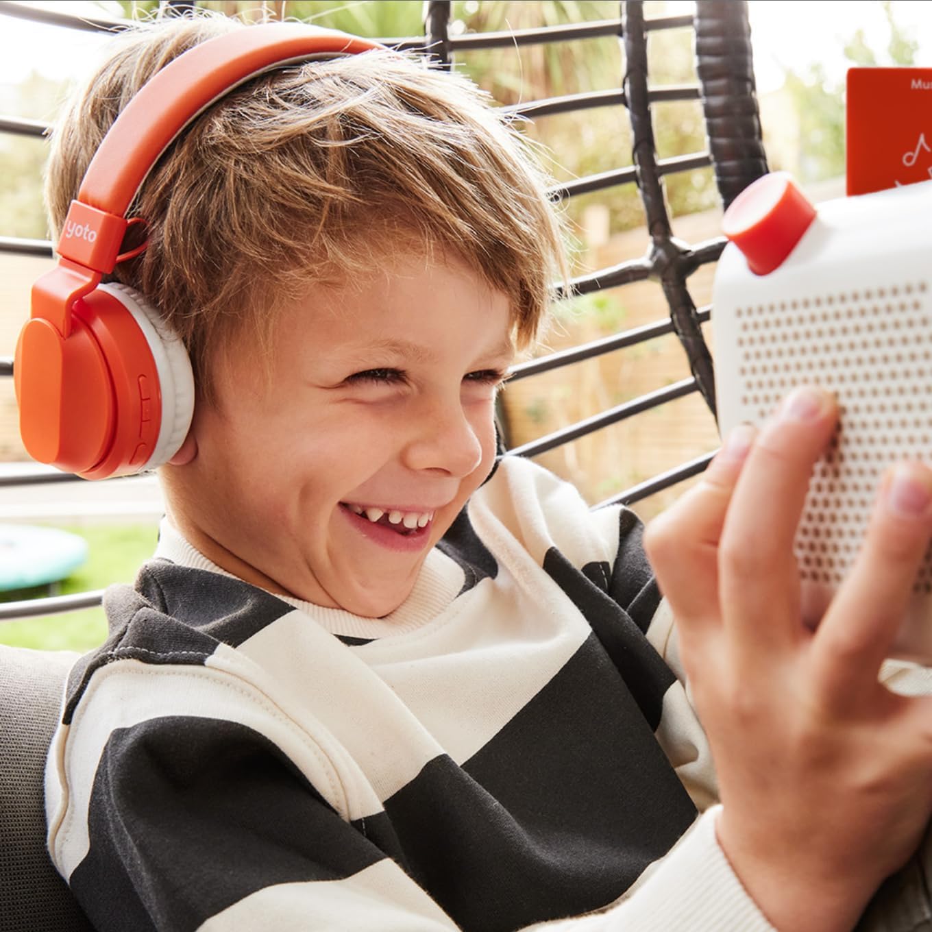 Yoto Reproductor (3 generación) + juego con paquete Peppa  Altavoz de audio Bluetooth para niños, dispositivo todo en 1 sin pantalla que reproduce