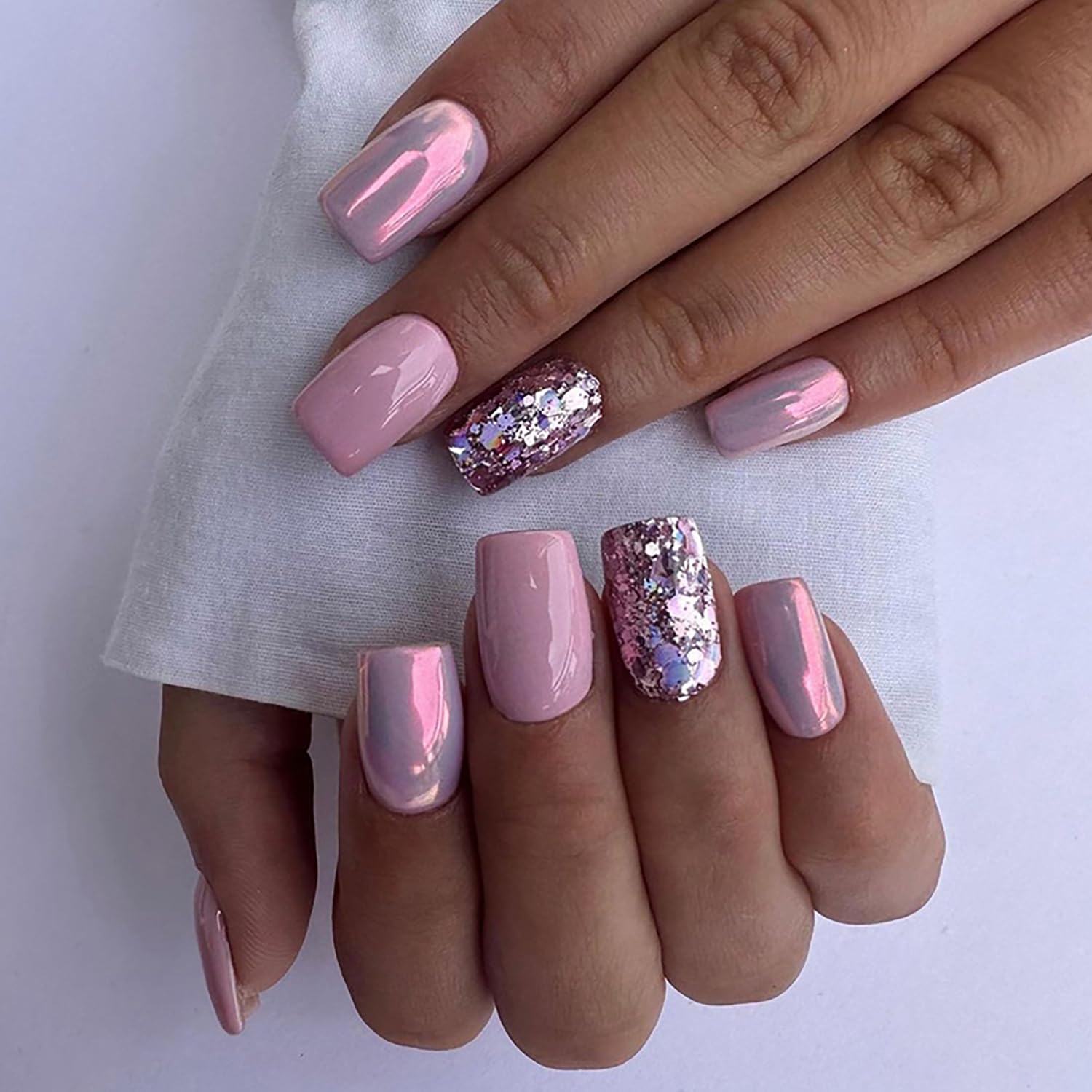 Uñas postizas a presión de color rosa, medianas, cuadradas, uñas postizas acrílicas con diseños de purpurina, uñas cuadradas brillantes, cobertura