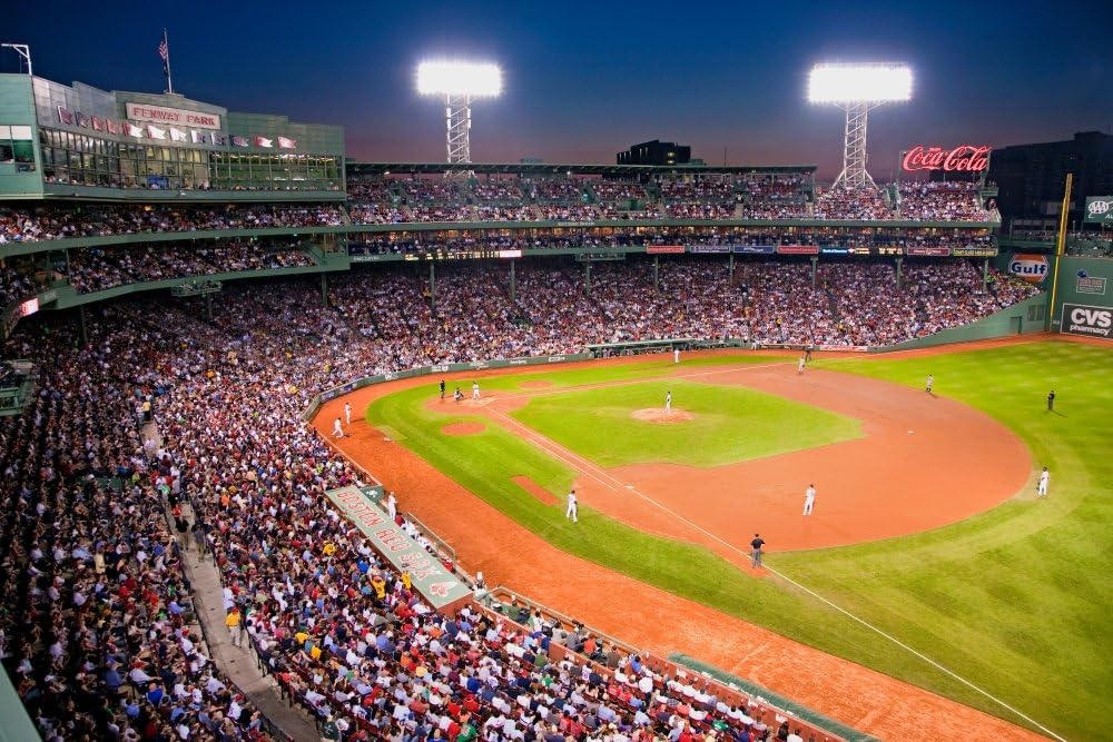 Juego de béisbol nocturno en el histórico Fenway Park Boston Red Sox Boston Ma USA 20 de mayo de 2010 Asistencia de los Red Sox vs Minnesota Twins