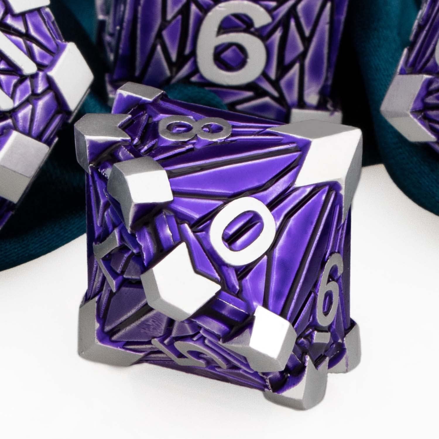 ARUOHHA DND – Juego de dados de metal con fragmentos de cristal, dados D&D con caja de regalo, 7 dados poliédricos plateados y morados, juego de rol