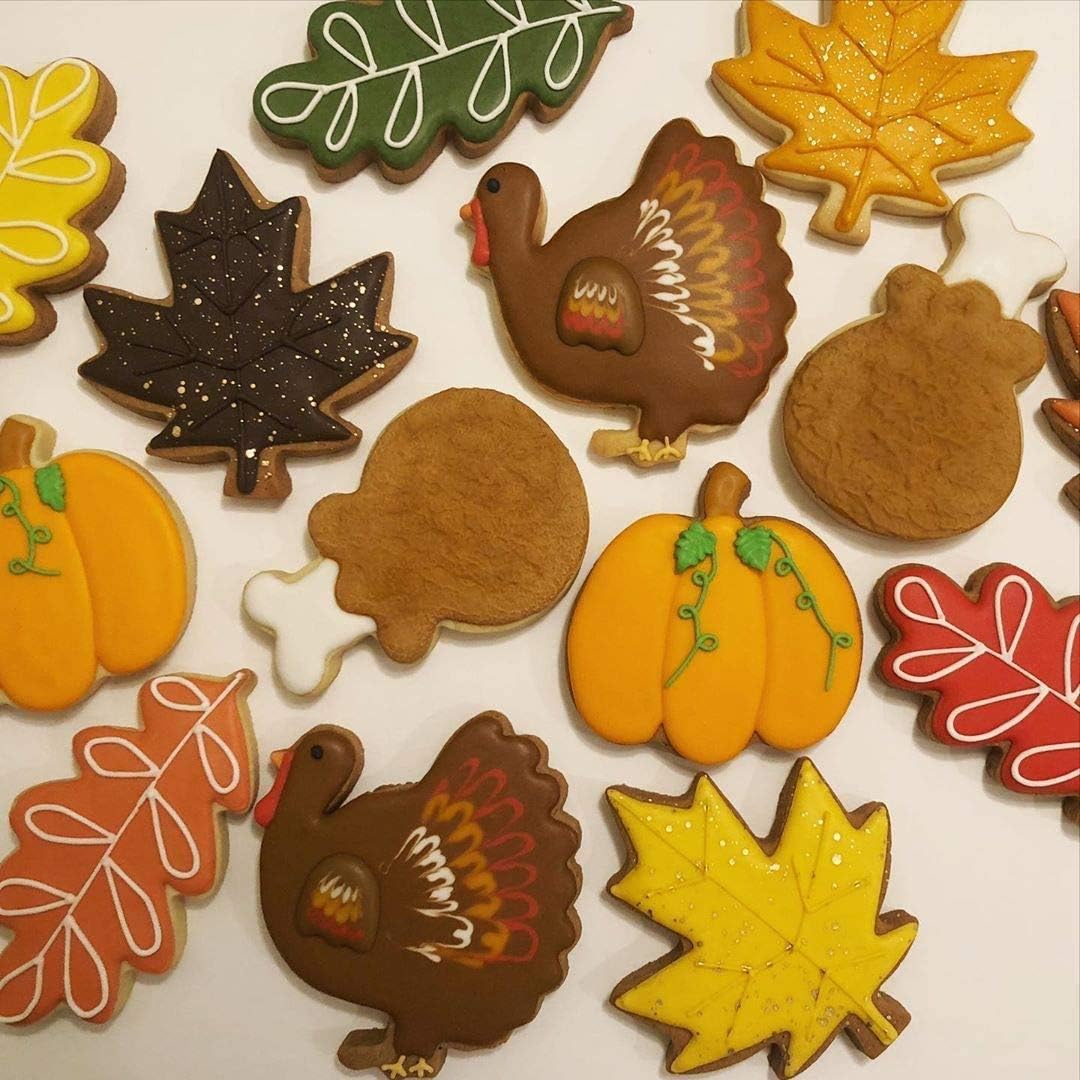 Juego de 4 cortadores de galletas grandes de otoño de Acción de Gracias con instrucciones de receta, formas navideñas de calabaza, hoja de arce,