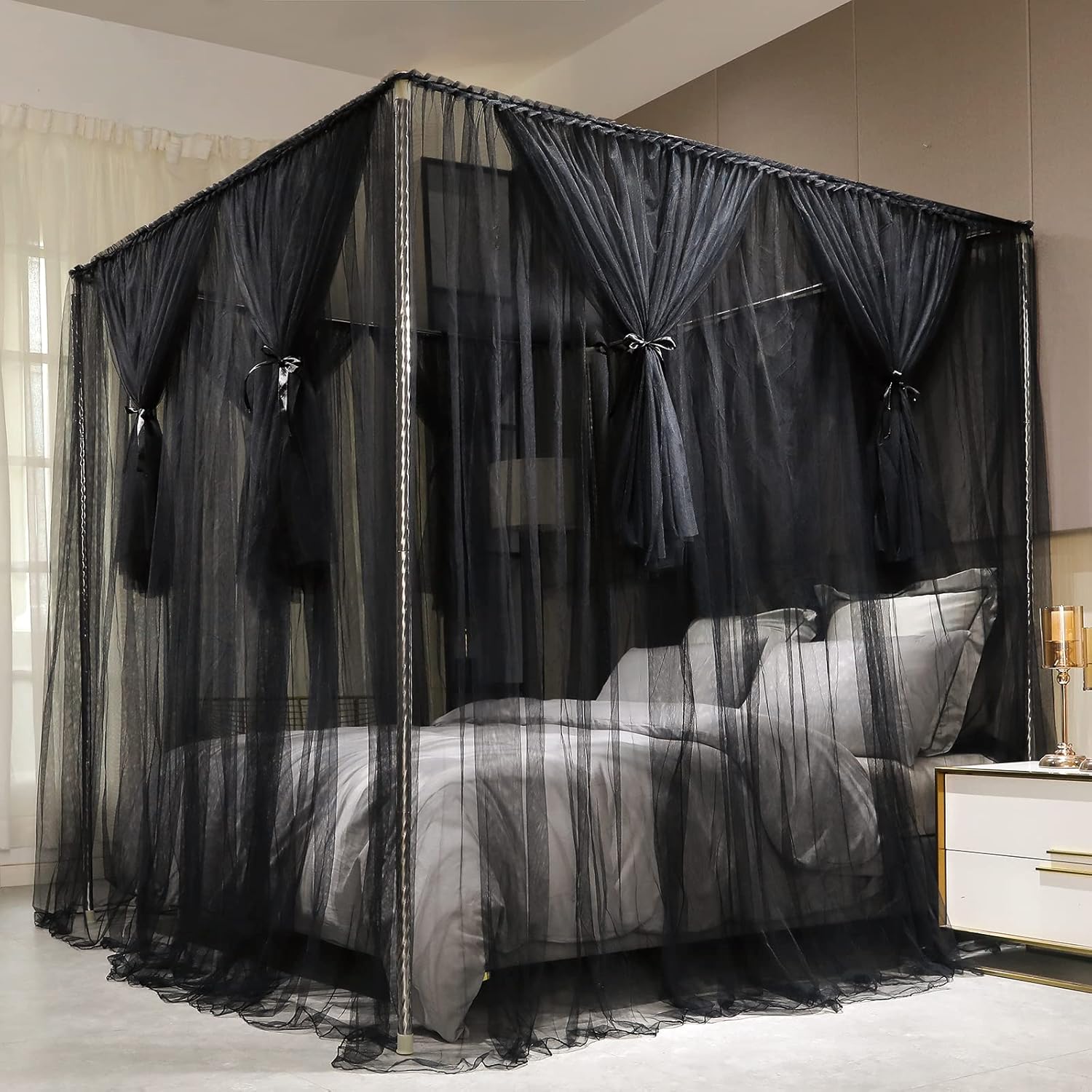 Joyreap – Dosel de cama de 4 esquinas negro, lujosa, diseño de red acogedora y lujosa real, elegantes accesorios de decoración de dormitorio para