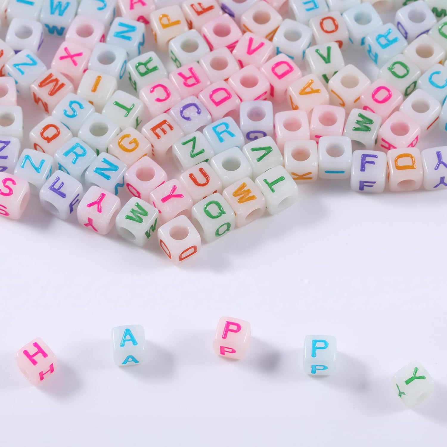 1000 cuentas cuadradas del alfabeto acrílico que brillan en la oscuridad, cubo de la A a la Z, cuentas de letras coloridas para manualidades,