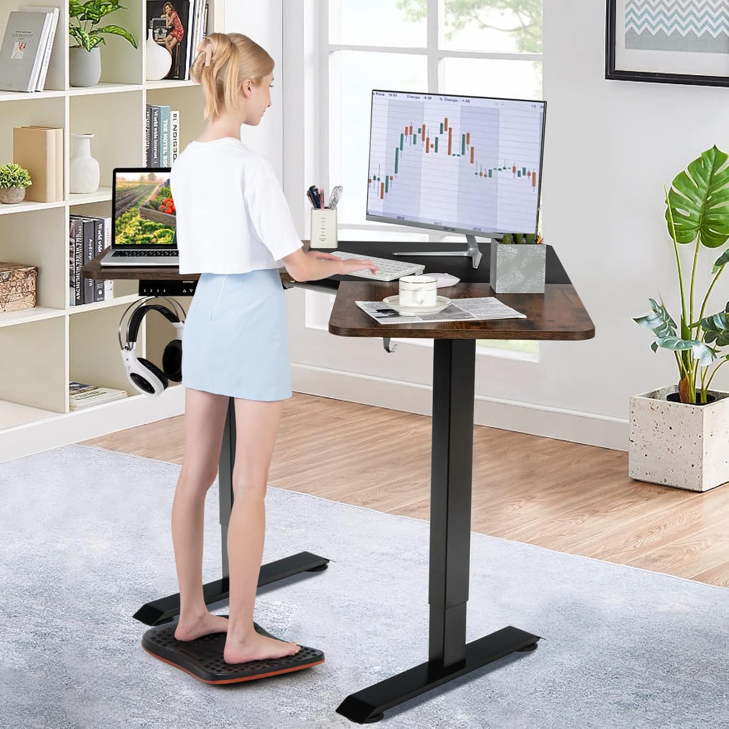 Goplus Mesa de equilibrio de madera para escritorio de pie, rotación de 360, antifatiga, con 138 puntos de masaje y base antideslizante, alfombrilla
