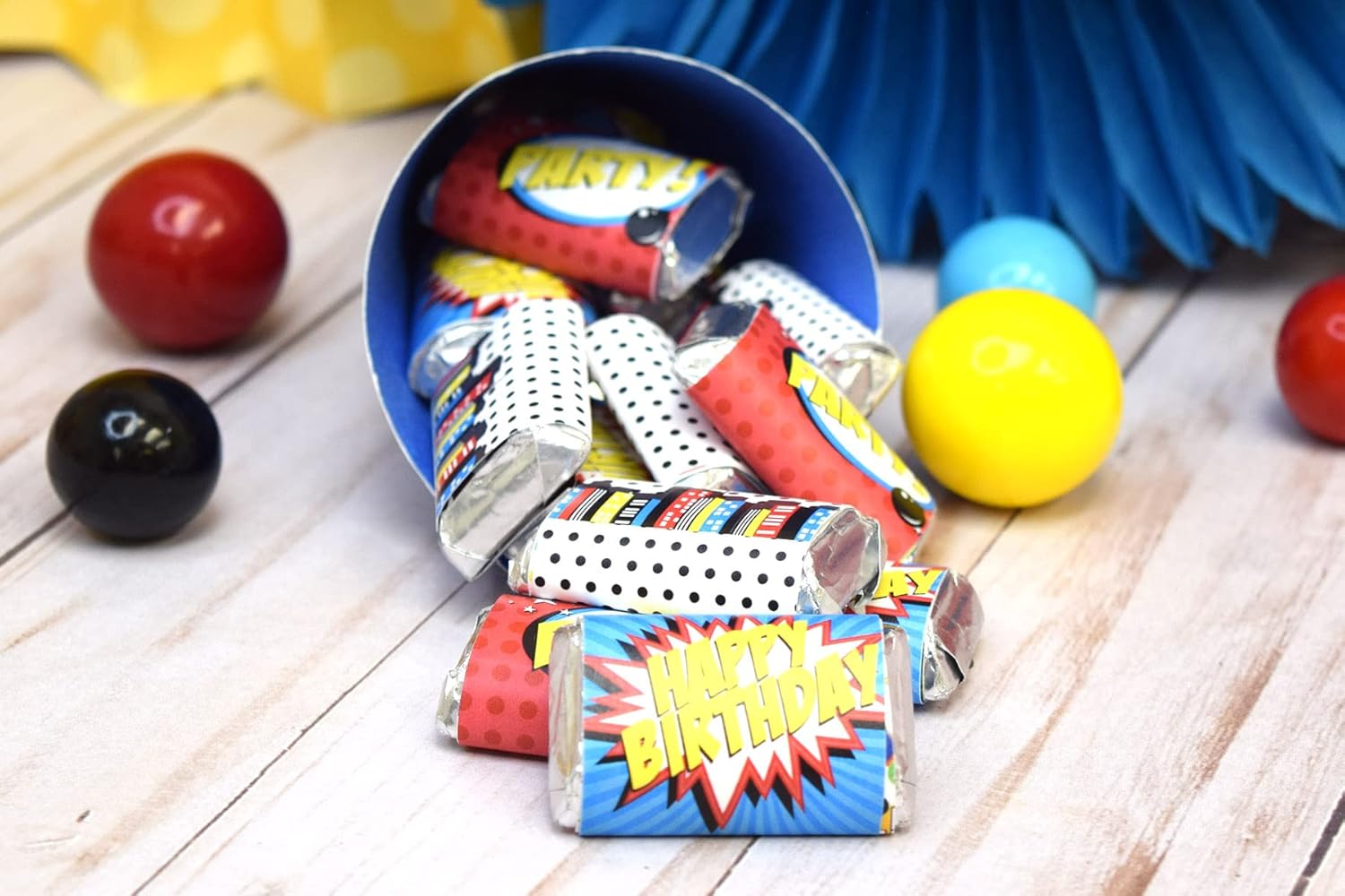 AmandaCreation – Mini envoltorios de calcomanías de chocolate para niños, 45 etiquetas envolventes envolventes de 1.4 x 2.6 pulgadas de Super Hero,
