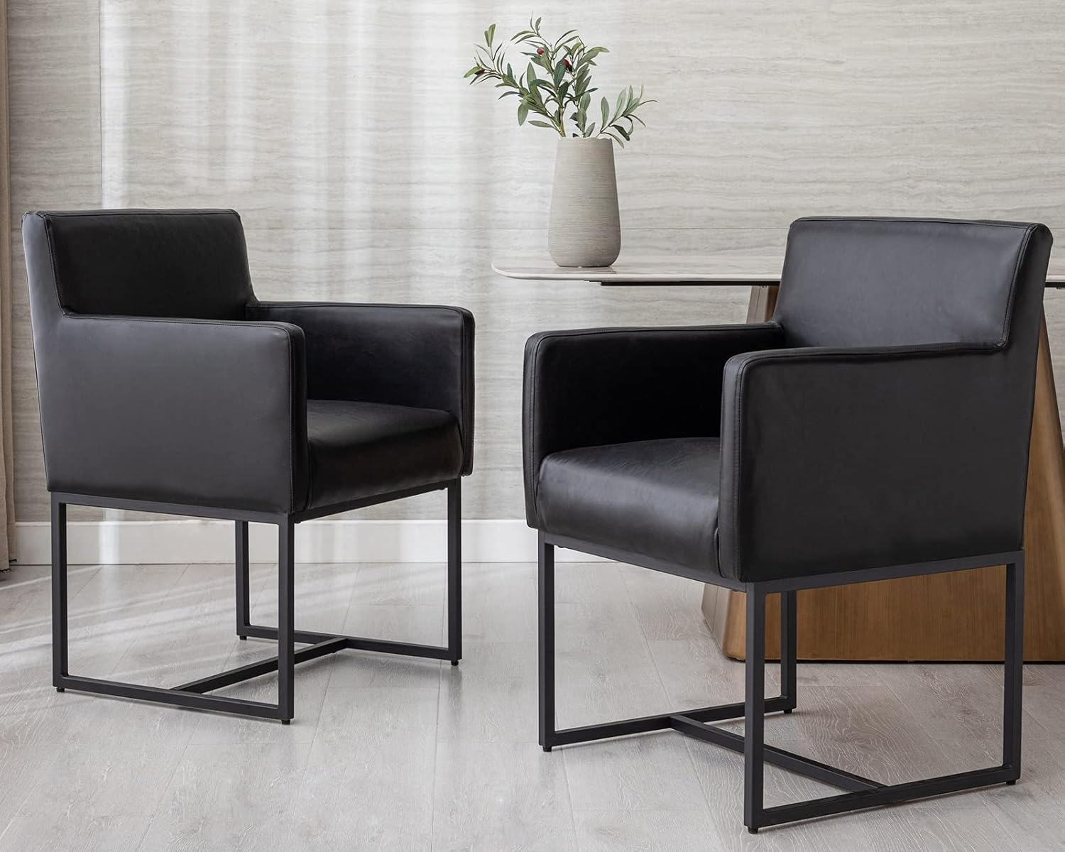 Juego de 2 sillas de comedor tapizadas modernas de mediados de siglo con brazos, sillas decorativas de piel sintética con marco de metal con acabado